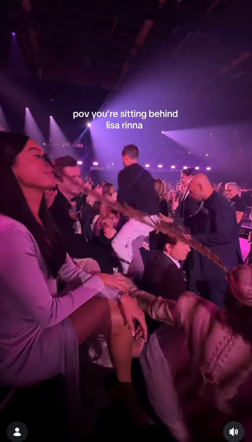 Lisa Rinna’s towering feathered headpiece stretched into the audience during the Victoria’s Secret Fashion Show, giving one attendee a close encounter with the dramatic accessory. | Source: Instagram/katebartlett