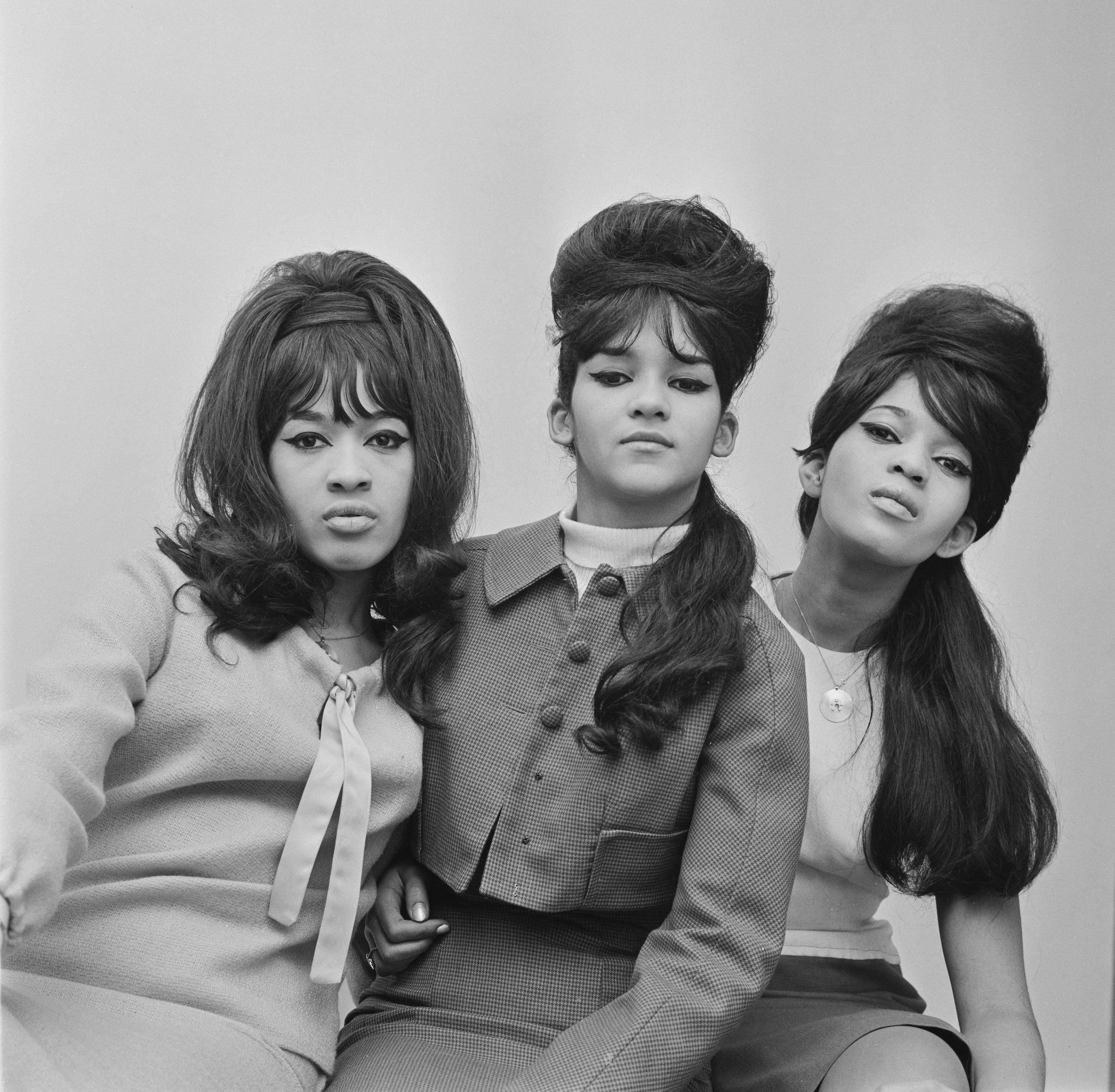 Veronica Bennett (later Ronnie Spector), Nedra Talley, and Estelle Bennett of the "Ronettes" pictured on January 11, 1964 | Source: Getty Images