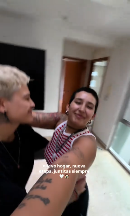 Romina Marcos with her girlfriend Laura Salazar in her new apartment. | Source: TikTok/romimarcos
