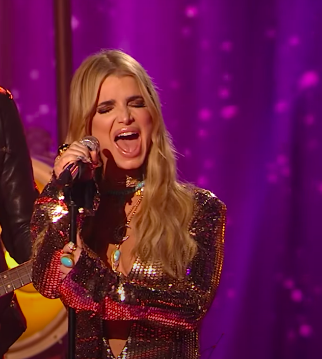 Jessica Simpson singing. | Source: YouTube/American Idol