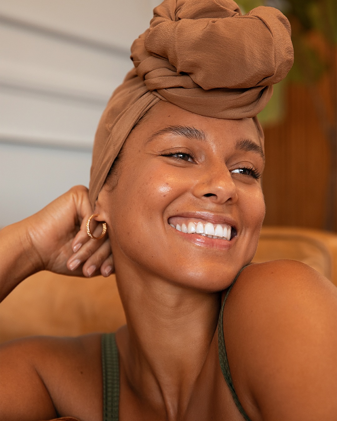 Alicia Keys posing for a photo and smiling, posted on March 14, 2025. | Source: Instagram/aliciakeys