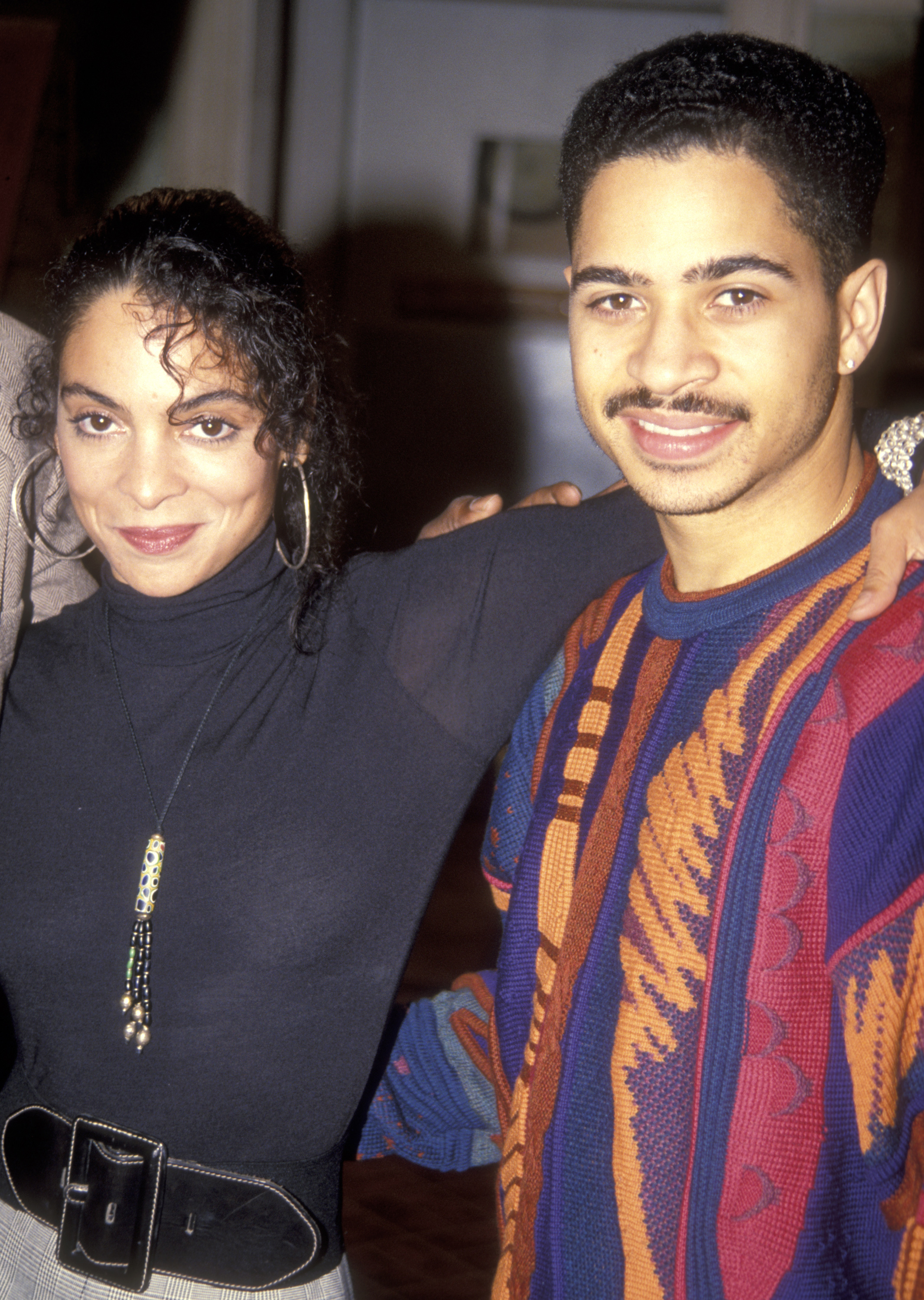 Jasmine Guy and Darryl M. Bell pose for photos on the set of "A Different World" in Studio City, California, on February 24, 1992 | Source: Getty Images
