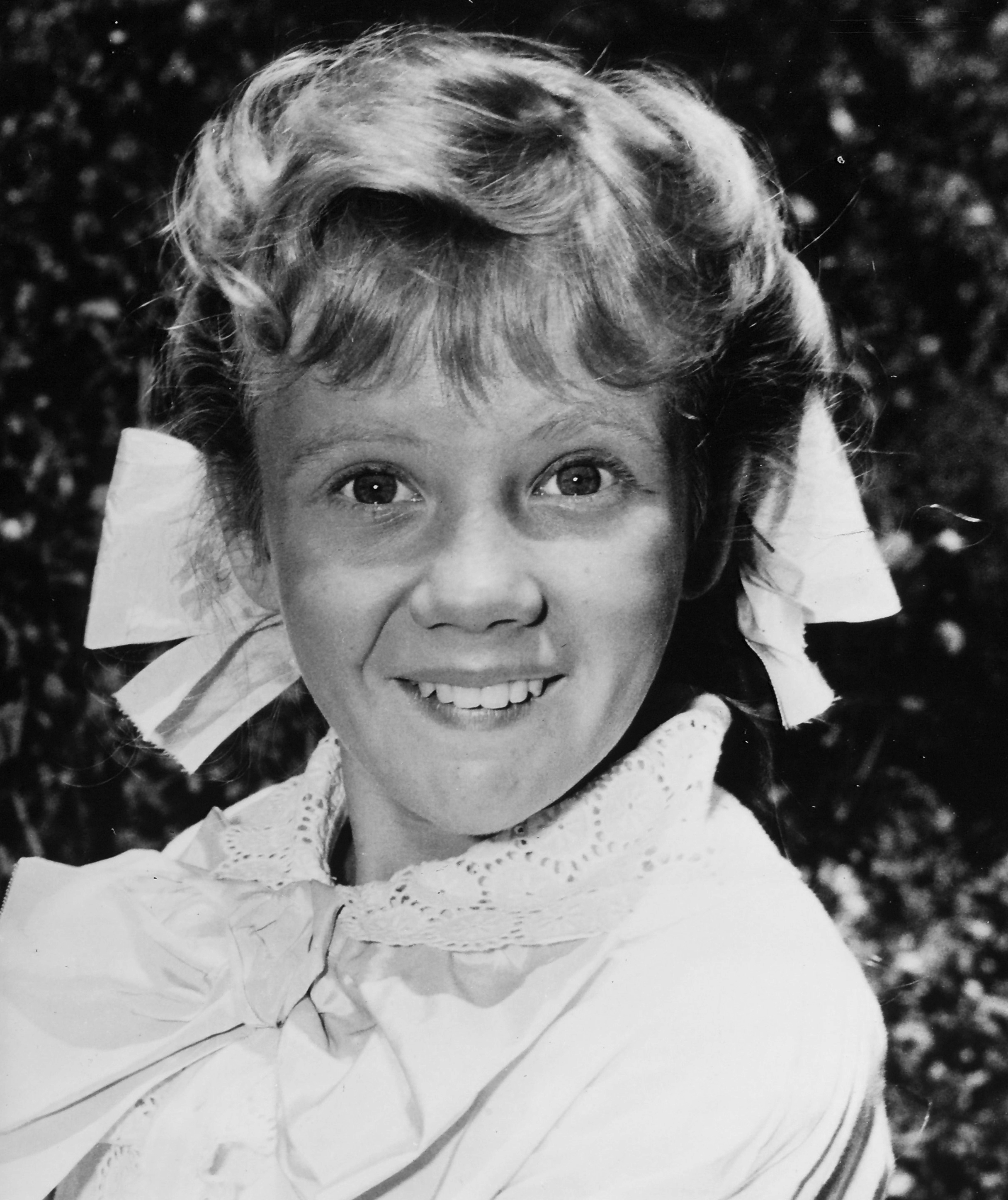 The Hollywood star on the set of in "Pollyanna," 1960 | Source: Getty Images