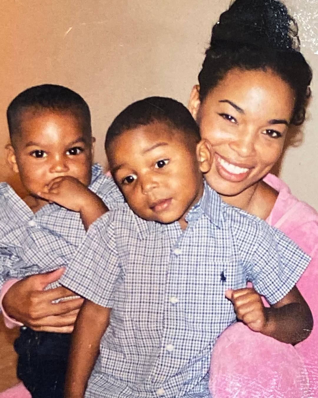 Josie Harris is pictured with sons Koraun and Zion Mayweather, seen in a post dated March 13, 2020 | Source: Instagram/floydmayweather