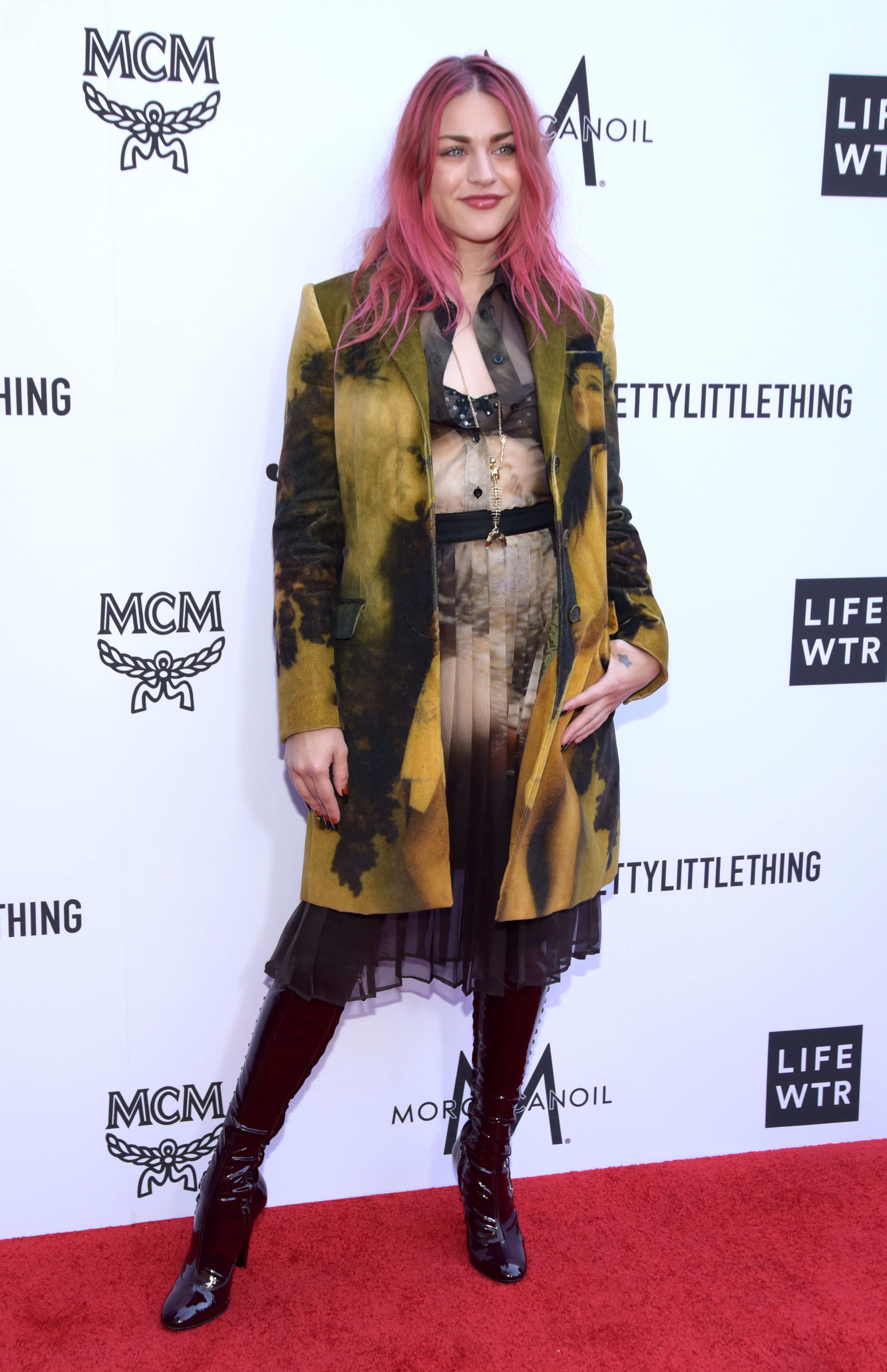 By 2018, Frances' appearances were already becoming notably less frequent. Years later, that growing distance from red carpets would make her eventual 2026 return all the more striking.
