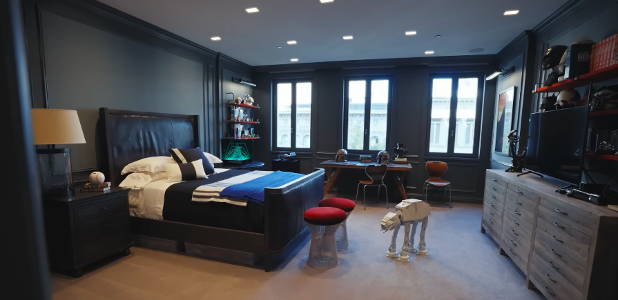This room has a younger, more playful personality than the primary suite. It is a reminder that the townhouse was designed for a family, not just for entertaining. | Source: YouTub/Architectural Digest