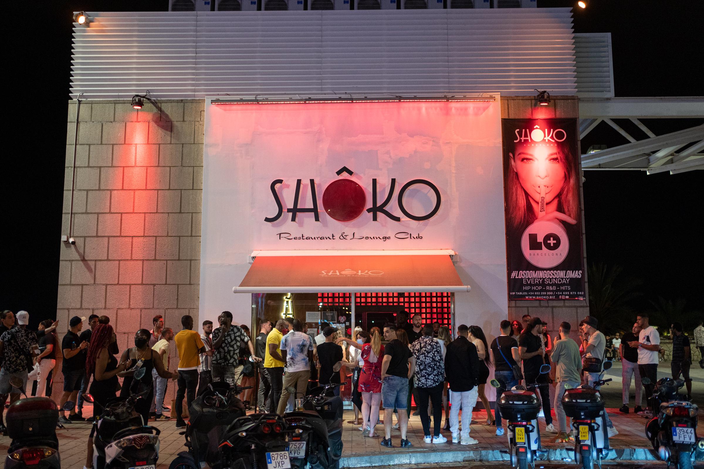 Young people queue to enter the Shoko nightclub in Barcelona, Spain, where Jimmy Gracey was last seen | Source: Getty Images