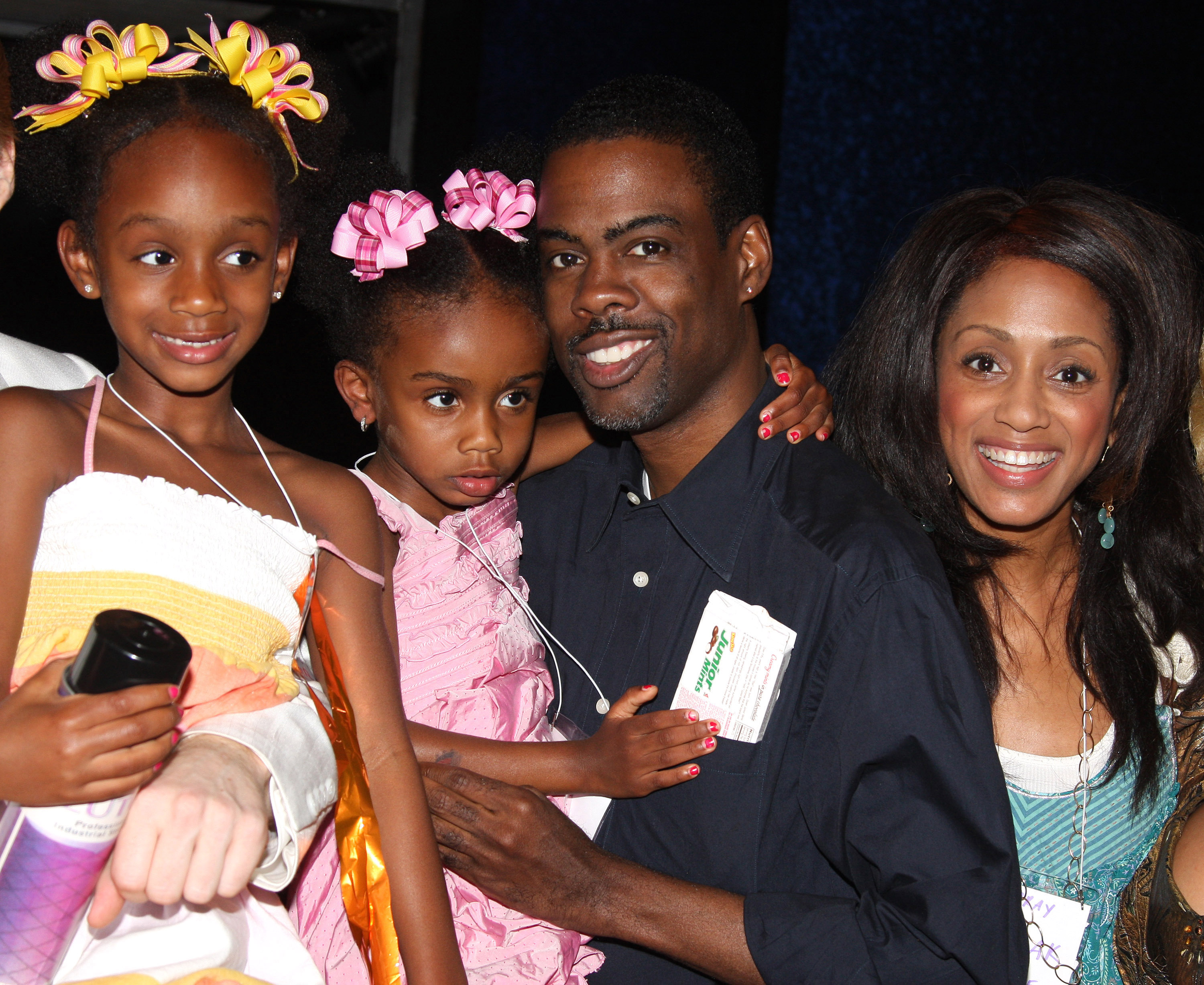 Lola Simone, Zahra Savannah, Chris Rock, and Malaak Compton Rock pose at Lola Simone's 6th Birthday celebration on June 28, 2008 | Source: Getty Images