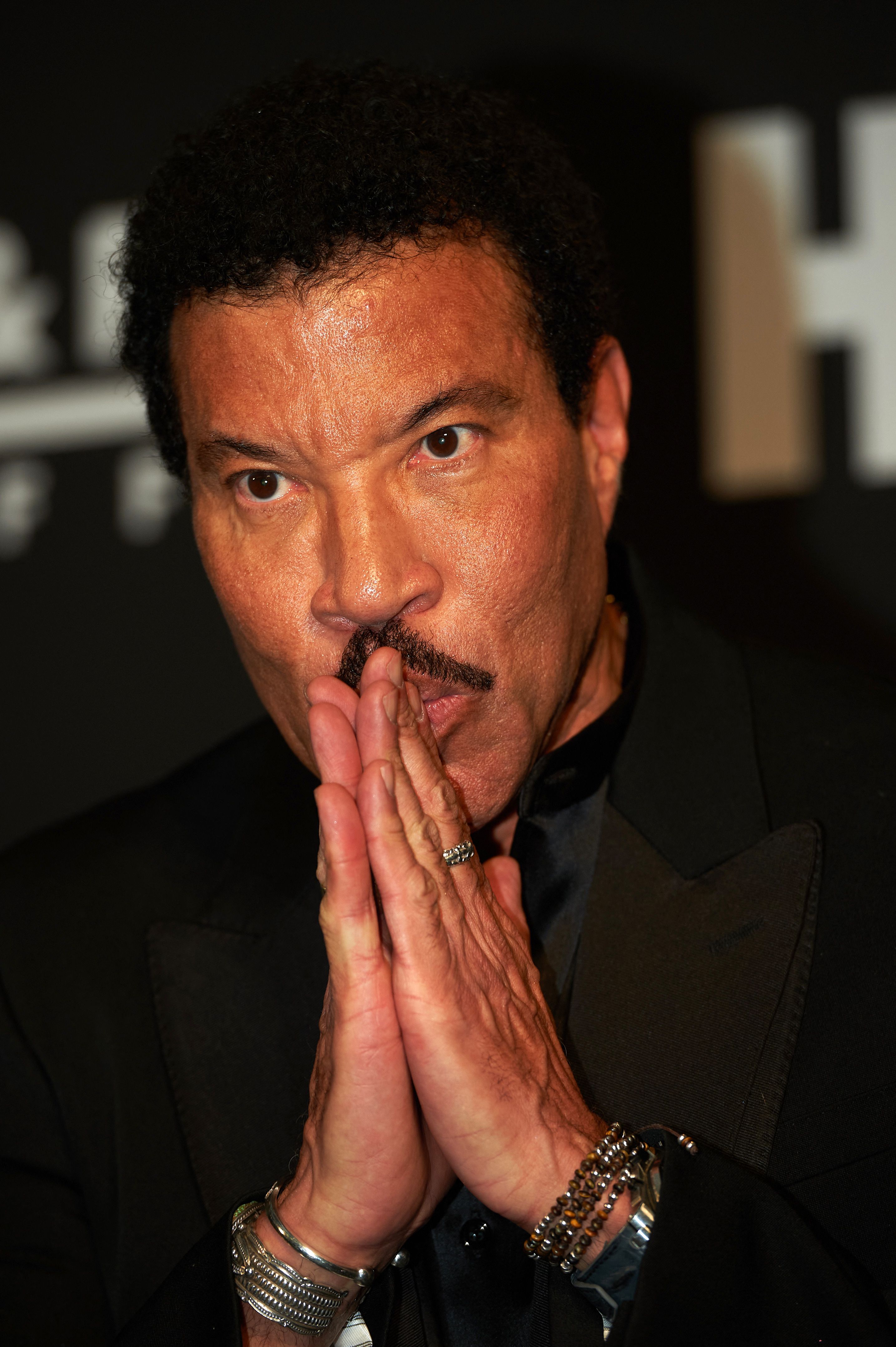 Lionel Richie poses in the press room during the Rock & Roll Hall of Fame induction ceremony in Cleveland, Ohio, on October 30, 2021. Years later, a new photo of the singer following his hospitalization prompted varied reactions to his appearance online. | Source: Getty Images