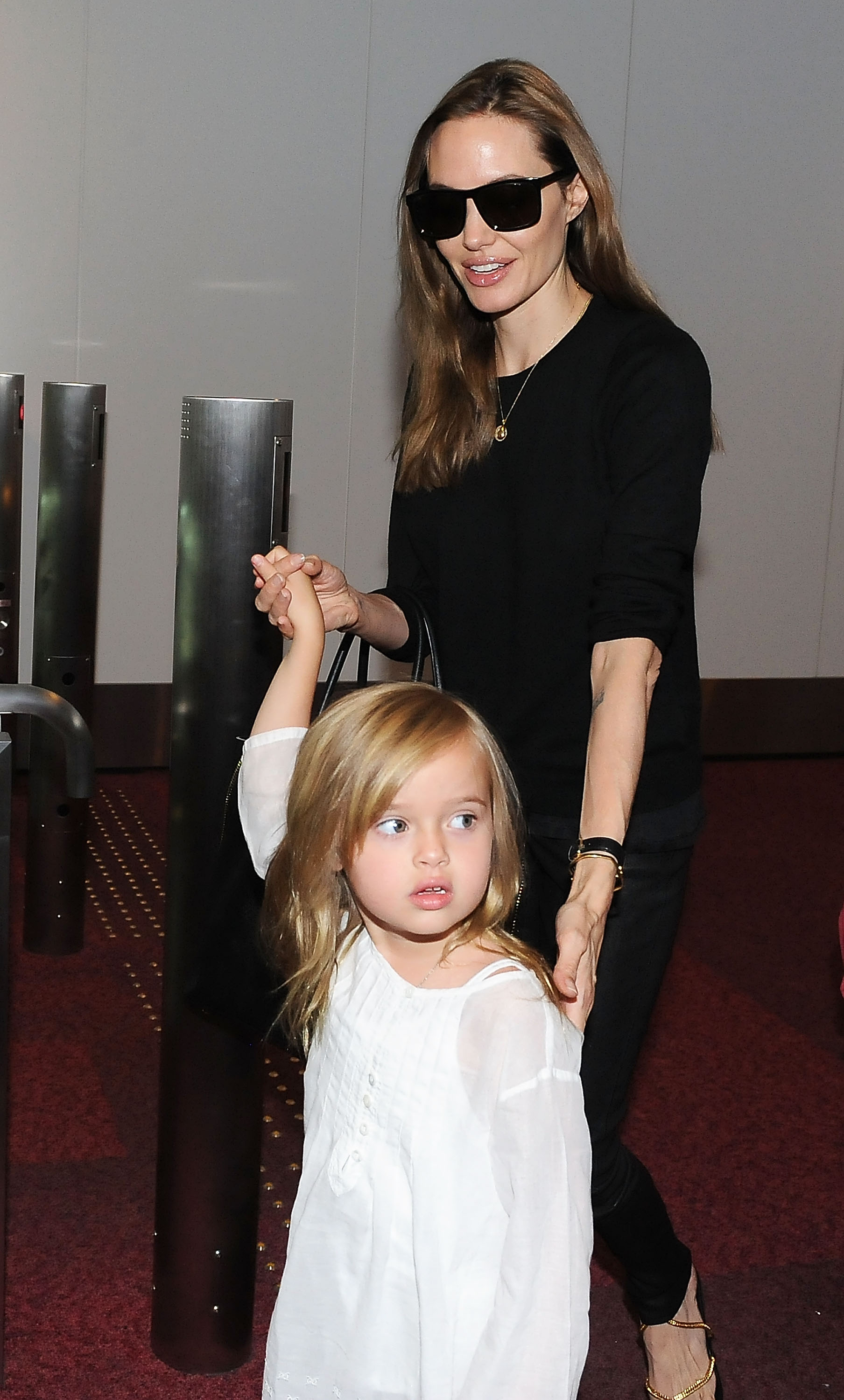 Vivienne Jolie-Pitt arrives in Tokyo with Angelina Jolie in 2013. Years later, she drew attention after being credited as Vivienne Jolie in a Broadway production. | Source: Getty Images