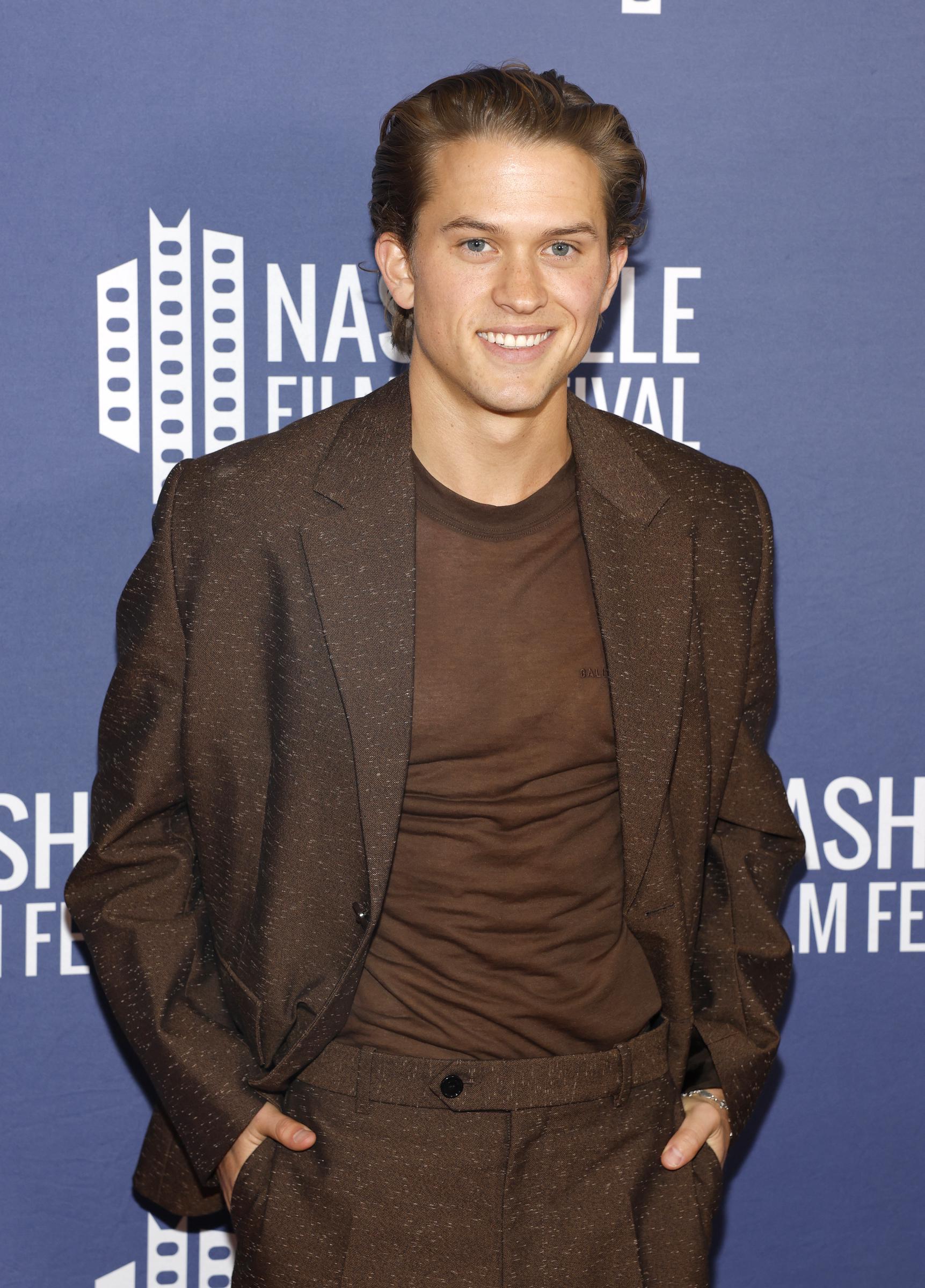 Deacon leaned into one color for his big night, pairing a subtly textured brown suit with a tonal crew-neck shirt. The relaxed jacket and trousers gave the monochromatic look an easy finish.