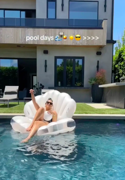 Tia Mowry lounging on a float as she enjoys a pool day. | Source: Instagram/tiamowry