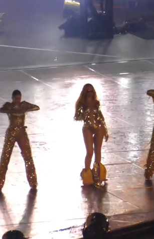 Beyonce's wardrobe malfunction during her London concert on June 5, 2025 | Source: TikTok/lauren_frida