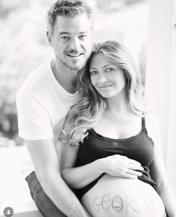 Eric Dane and Rebecca Gayheart take a pregnancy photo with the name of their second child written across Gayhearts stomach. | Source: Instagram/rebeccagayheartdane