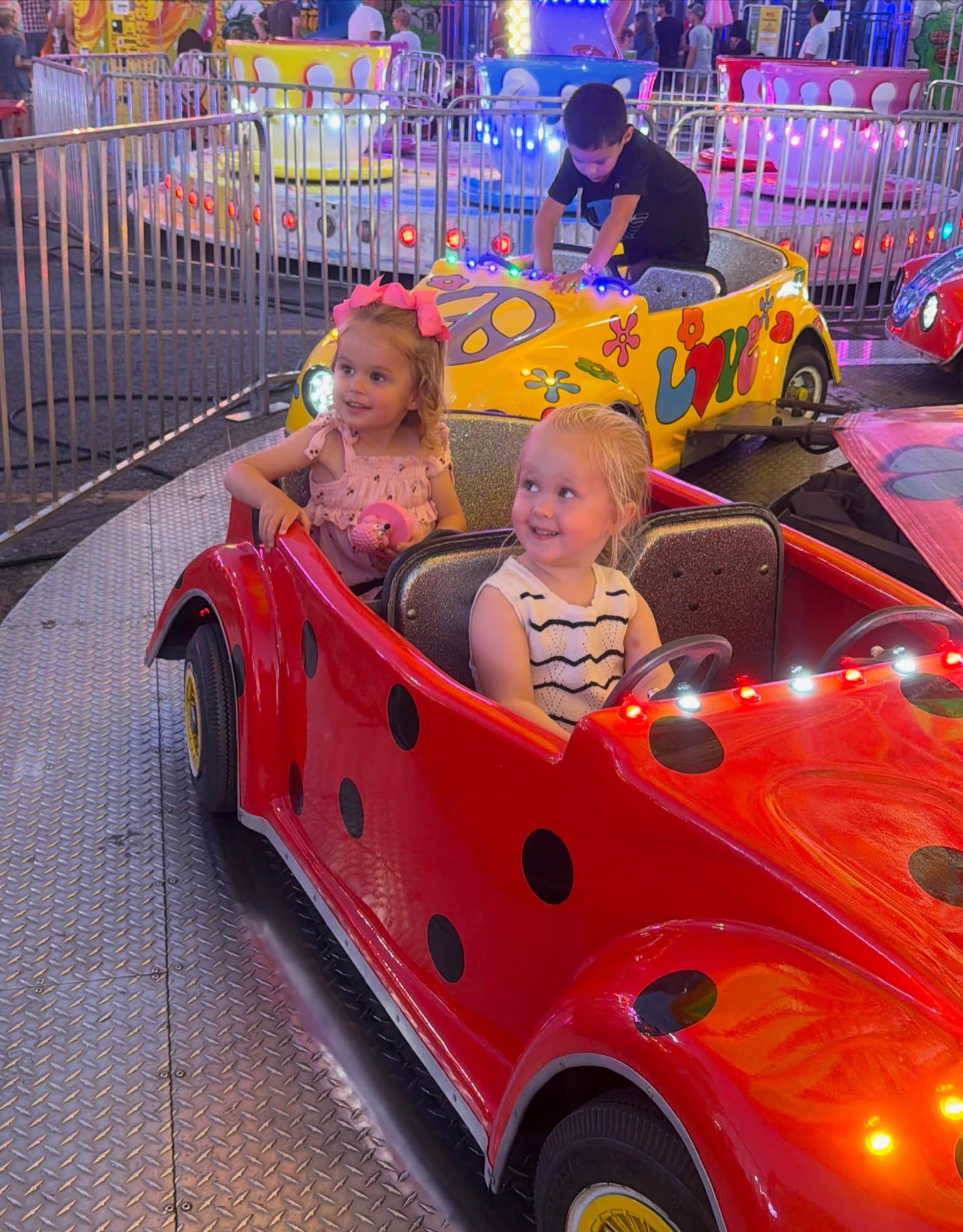 London appeared to embrace the festival's playful atmosphere, adding another cheerful moment to the family's day out. Paris said the outing was about creating lasting memories with her "#CutesieCrew." | Source: Instagram/parishilton