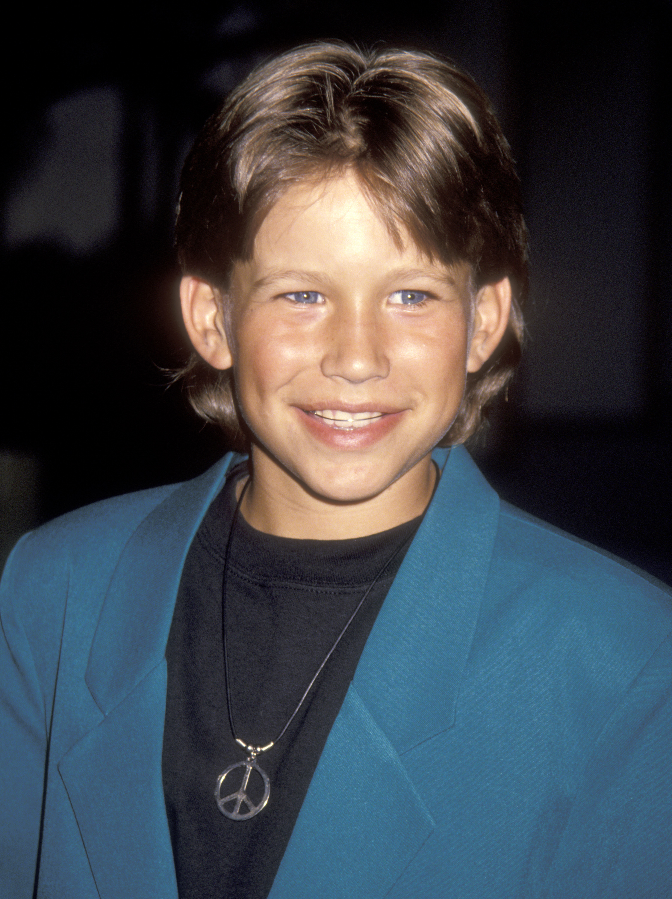 At the height of his fame, Thomas’s popularity went well beyond sitcom viewers, with his face regularly appearing across the teen magazines that defined 1990s pop culture. | Source: Getty Images