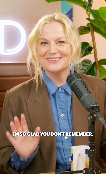 Amy Poehler expressing relief at the fact that Michelle Obama didn't remember her drooling. | Source: TikTok/@goodhangwithamy