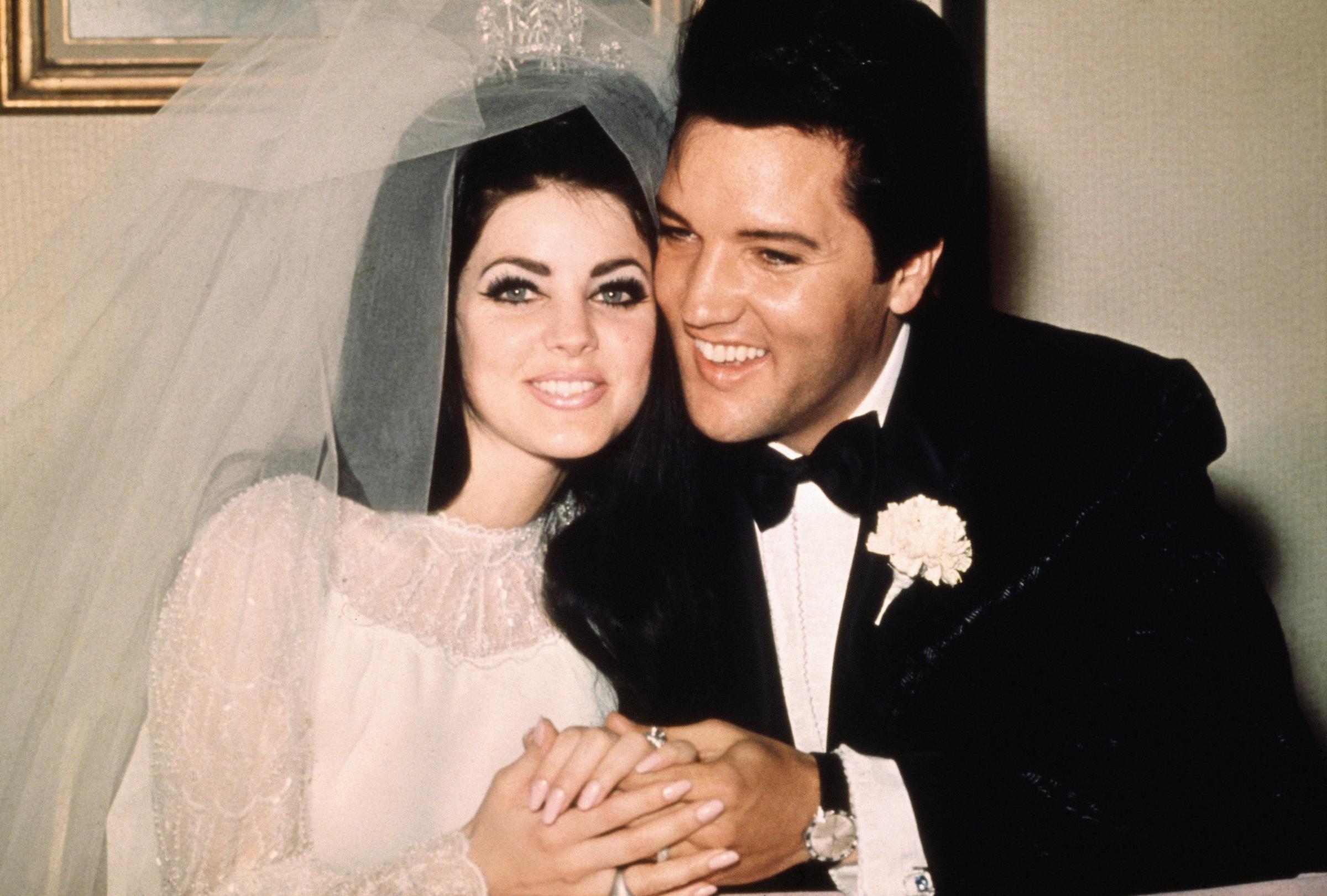 Priscilla and Elvis Presley photographed on their wedding day on May 1, 1967. | Source: Getty Images