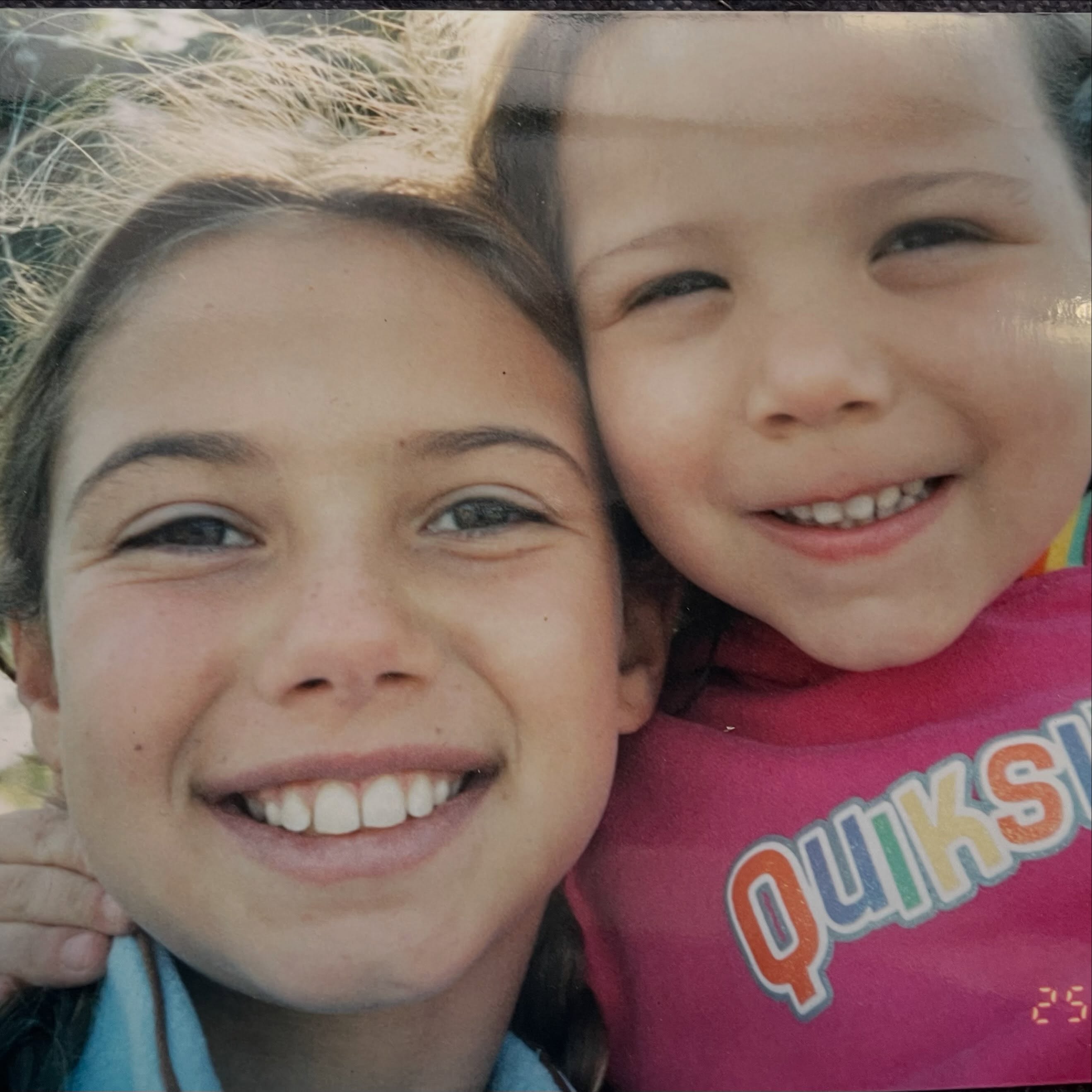 The sisters' childhood memories took on a heartbreaking significance following Sahara's sudden passing. Ruby admitted that she was struggling to make sense of a world that continued turning while her own felt as though it had stopped. | Source: Instagram/rubessray