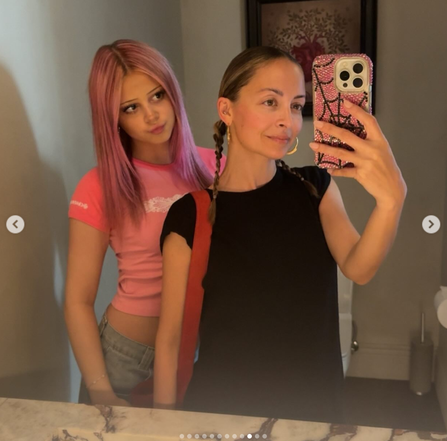 Harlow Madden in pink hair takes selfie with her mother Nicole Richie, from a post dated January 12, 2026. | Source: Instagram/nicolerichie