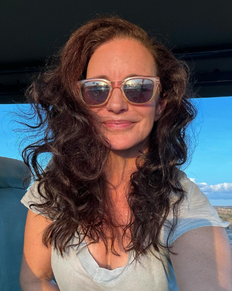 Kristin Davis poses outdoors, dated February 5, 2024. | Source: Instagram/iamkristindavis