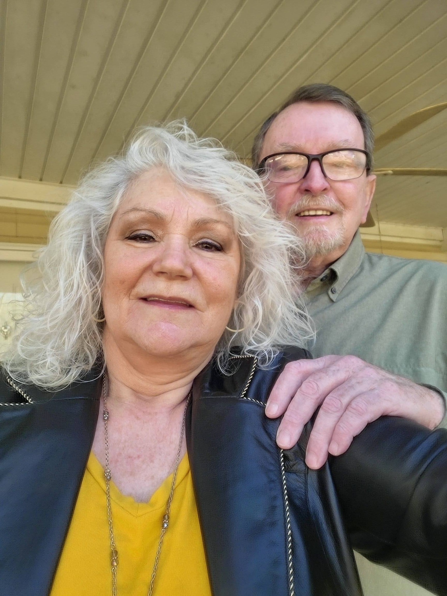 Timothy Clutts and Sheri Mitchell-Clutts in a selfie from December 25, 2025 | Source: Facebook/Sheri Mitchell-Clutts