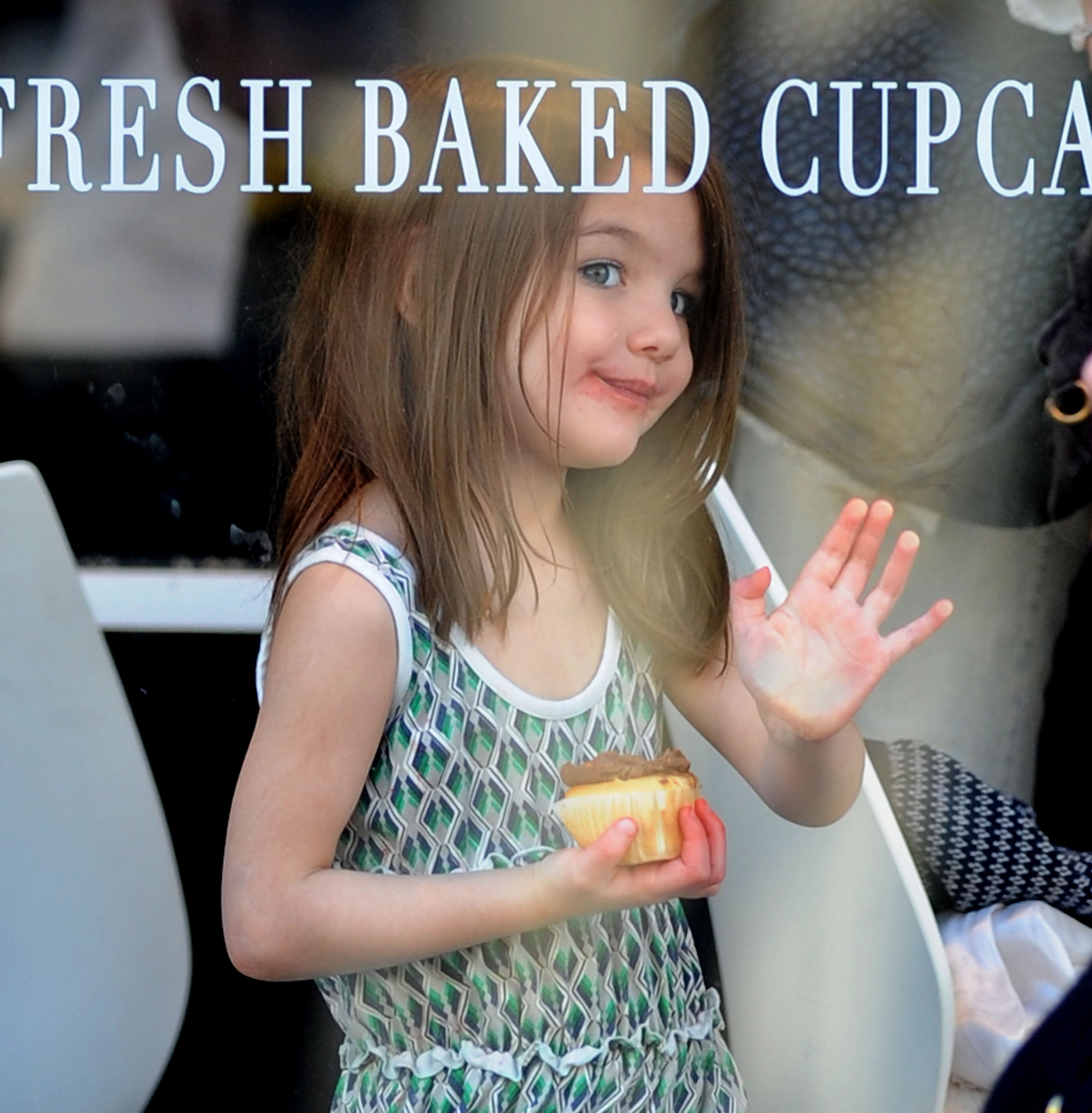 Suri Cruise at the Sweet Cupcake store in Harvard Square on October 10, 2009, in Cambridge, Massachusetts. | Source: Getty Images