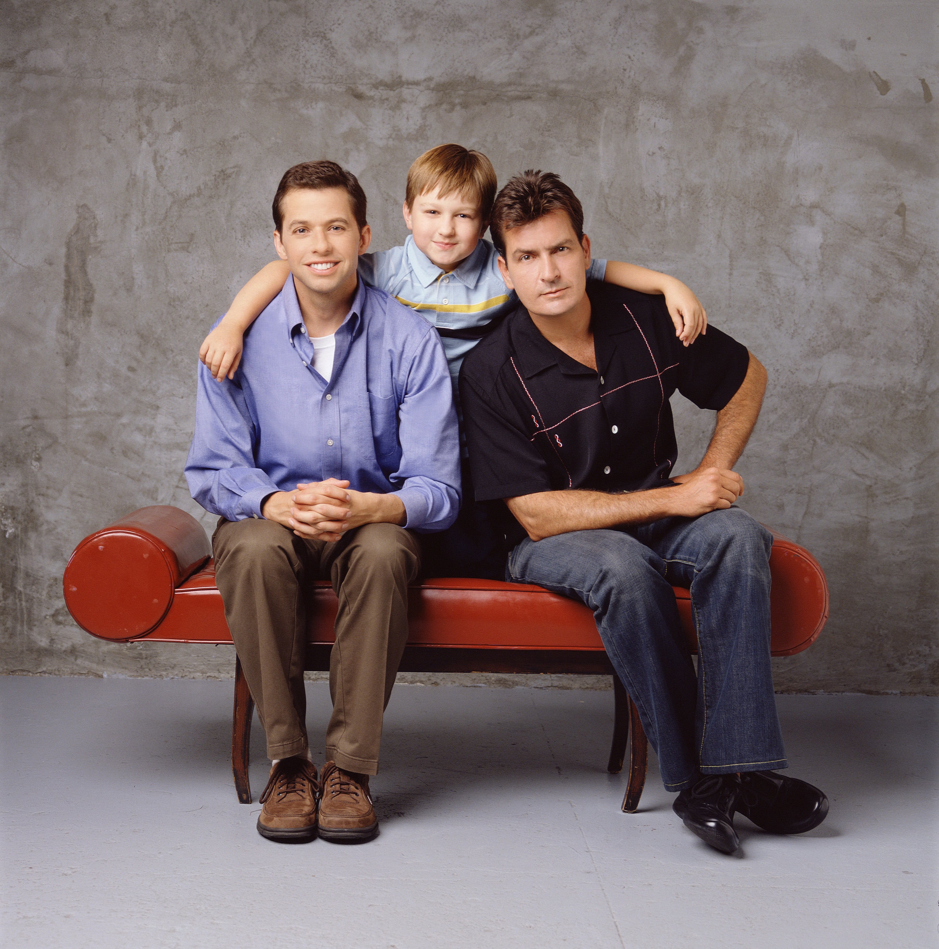 Promotional portrait of the "Two and a Half Men," cast, circa 2003 | Source: Getty Images