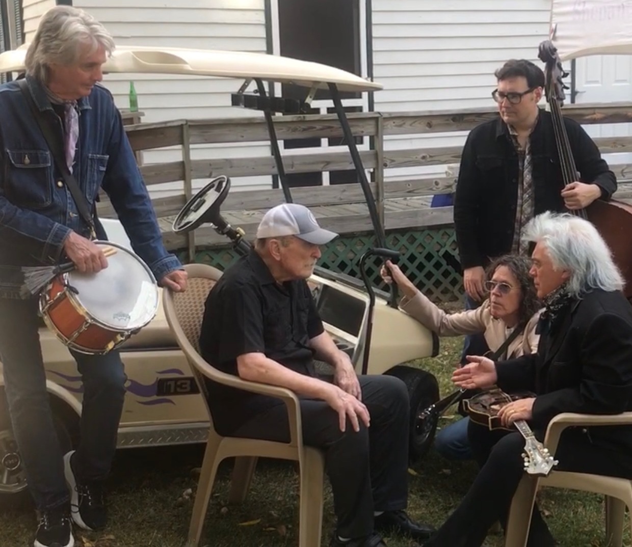 Robert Duvall with musicians during a visit, posted on August 2, 2024. | Source: Facebook/Robert Duvall