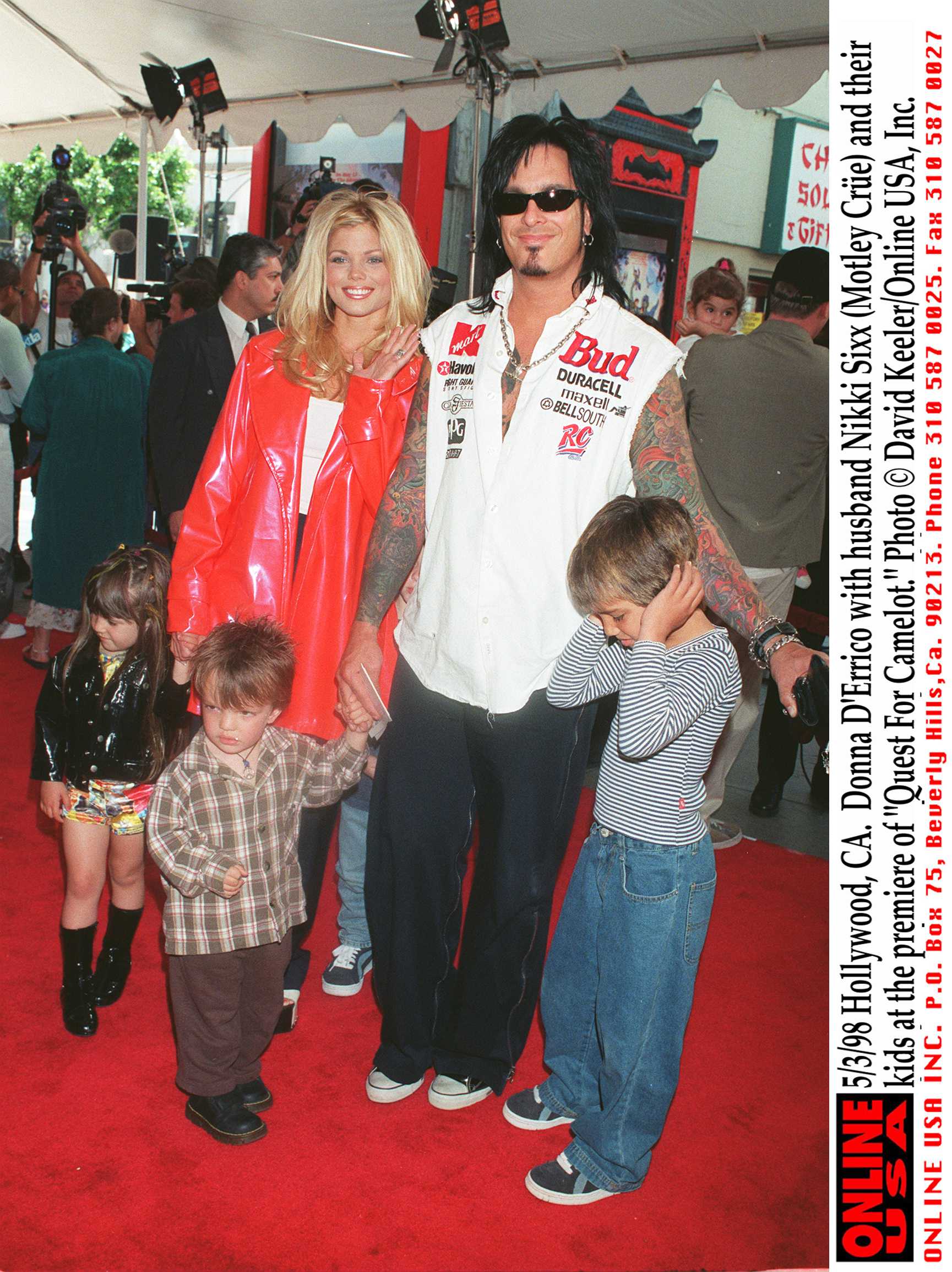 The actress pictured with her then-husband and their kids in 1998 | Source: Getty Images
