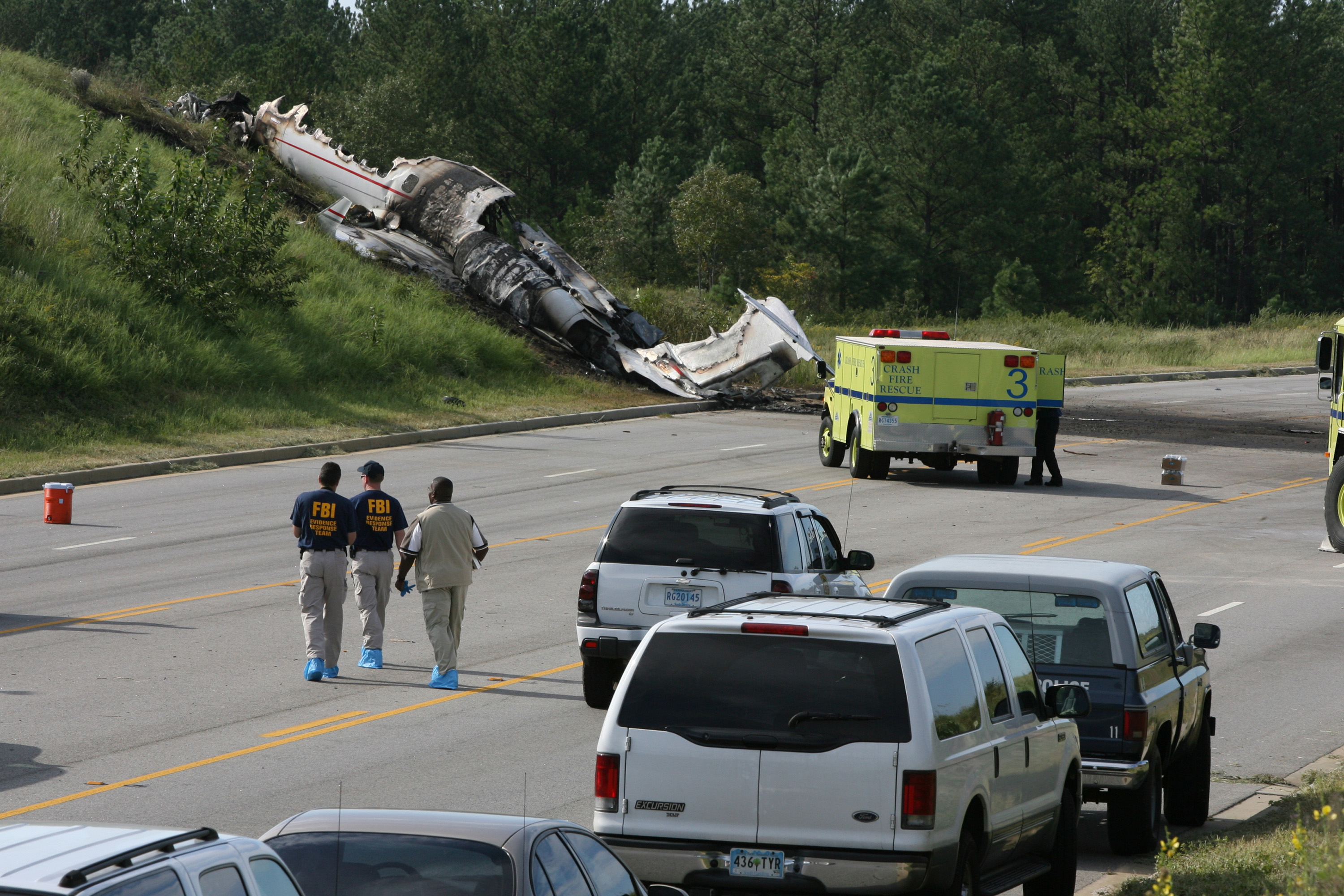 Investigators approached the wreckage of the Learjet near Columbia Metropolitan Airport on September 20, 2008. | Source: Getty Images