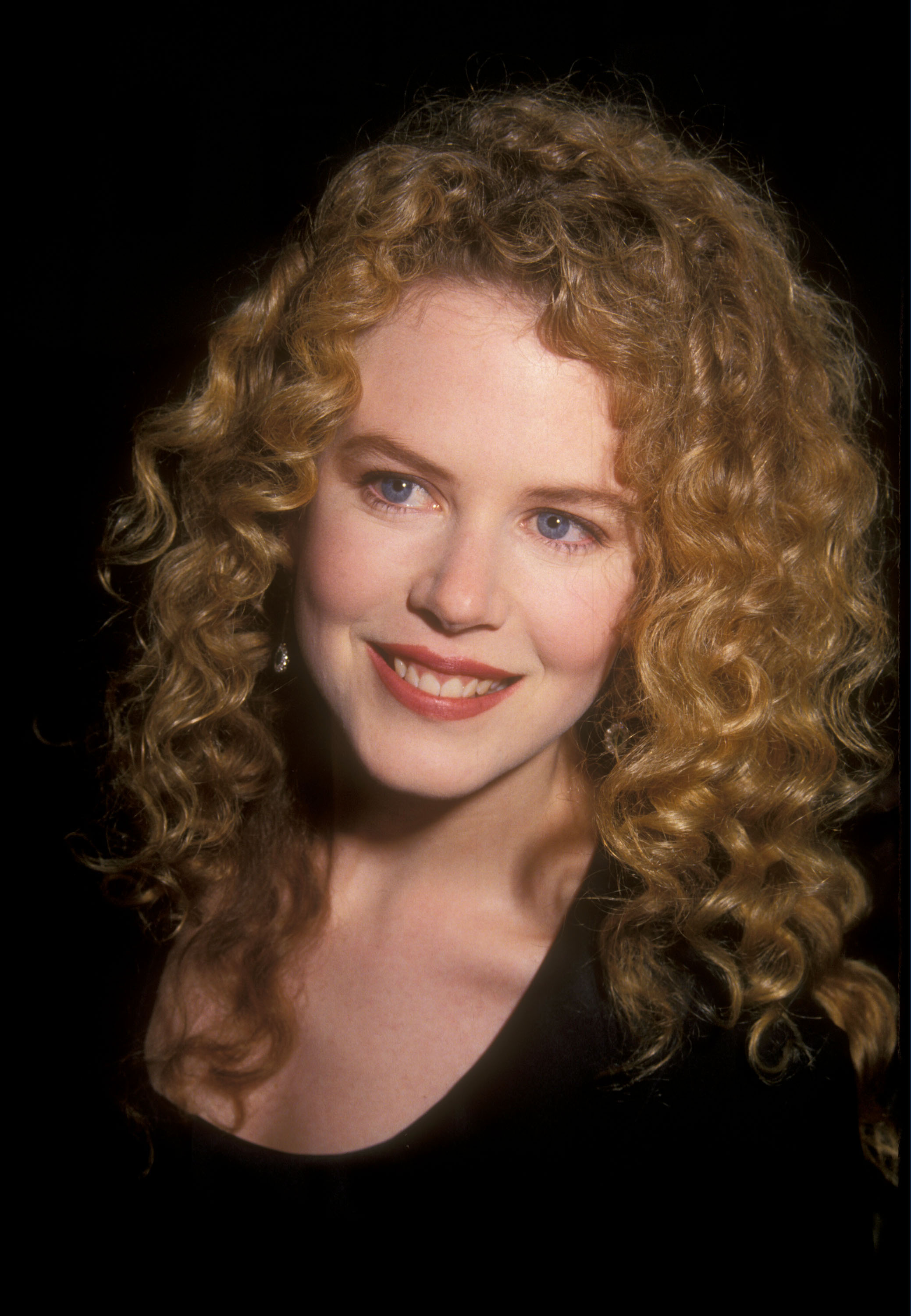 Nicole Kidman with brushed-out copper curls at the "Far and Away" premiere in Beverly Hills. Her hair is voluminous and parted to the side, with defined texture from root to tip. | Source: Getty Images