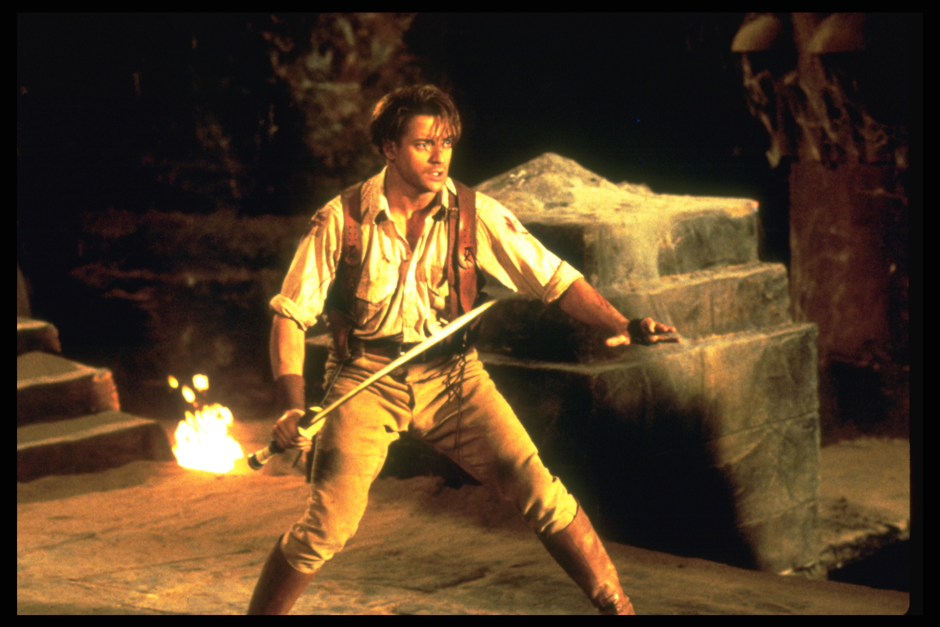 Brendan Fraser filming "The Mummy," circa 1999. | Source: Getty Images