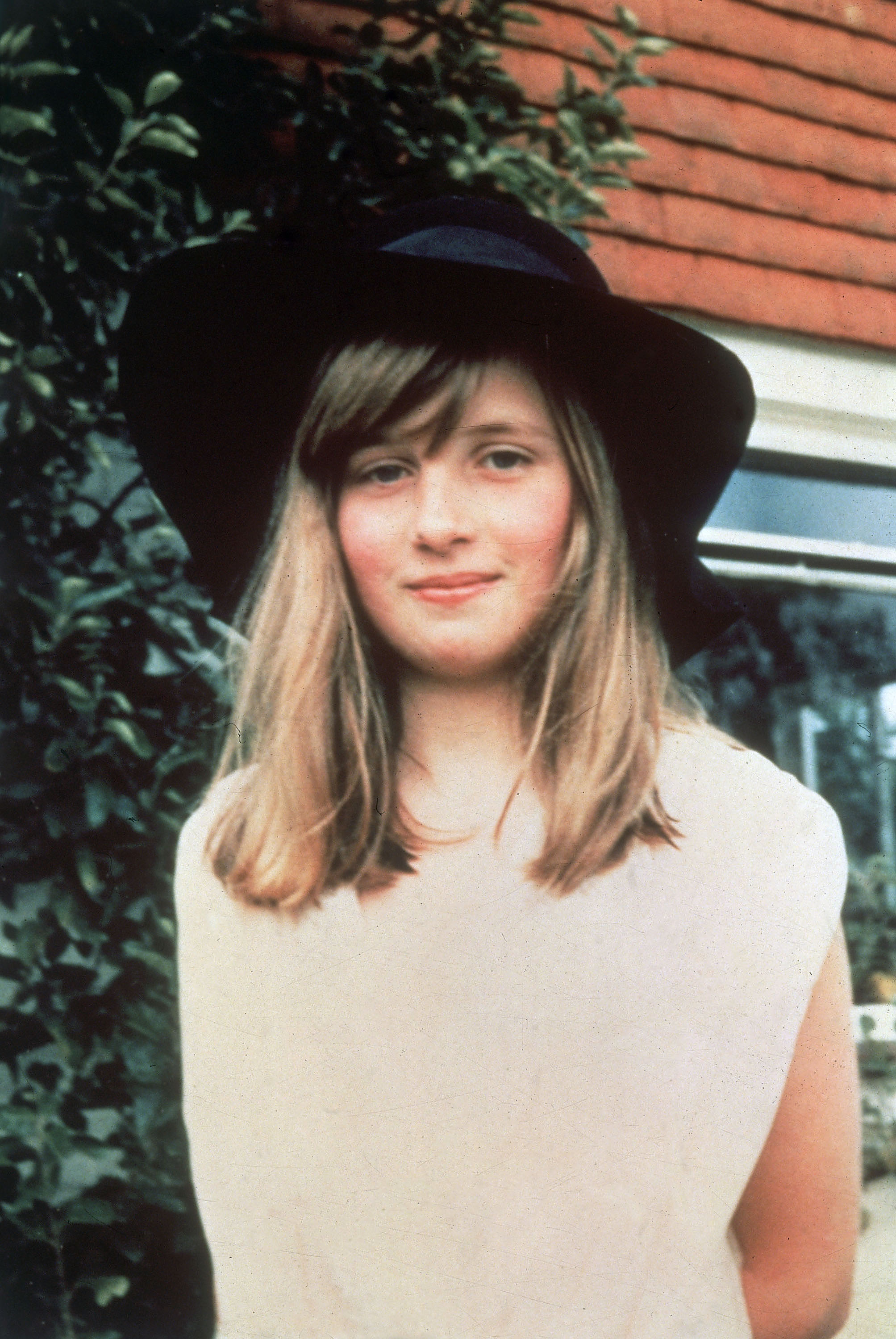 Diana, Princess of Wales, during a summer holiday in 1971 in Itchenor, England. | Source: Getty Images