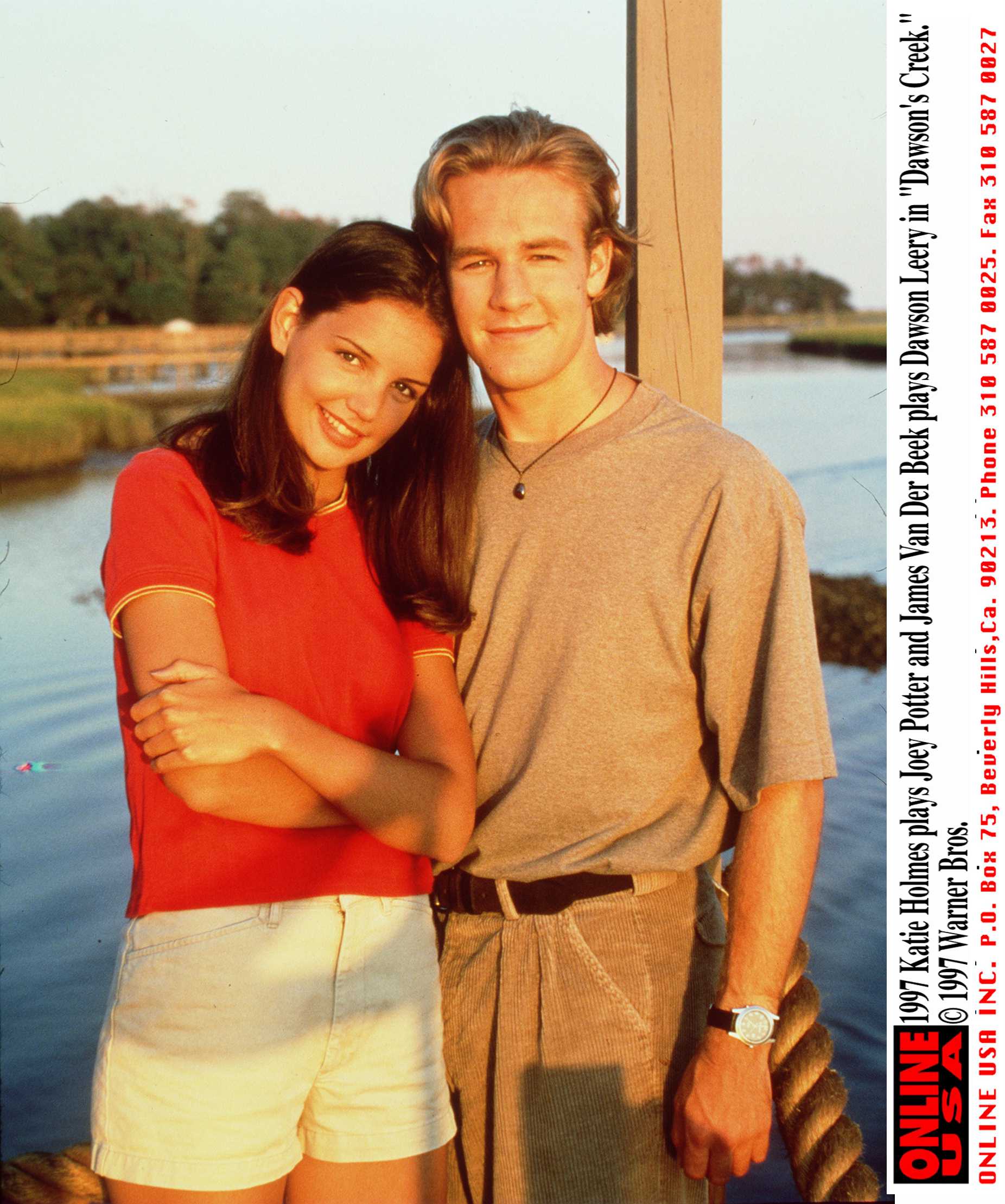 Katie Holmes as Joey Potter and James Van Der Beek as Dawson Leery pose during promotional photos for "Dawson's Creek" in 1997 | Source: Getty Images
