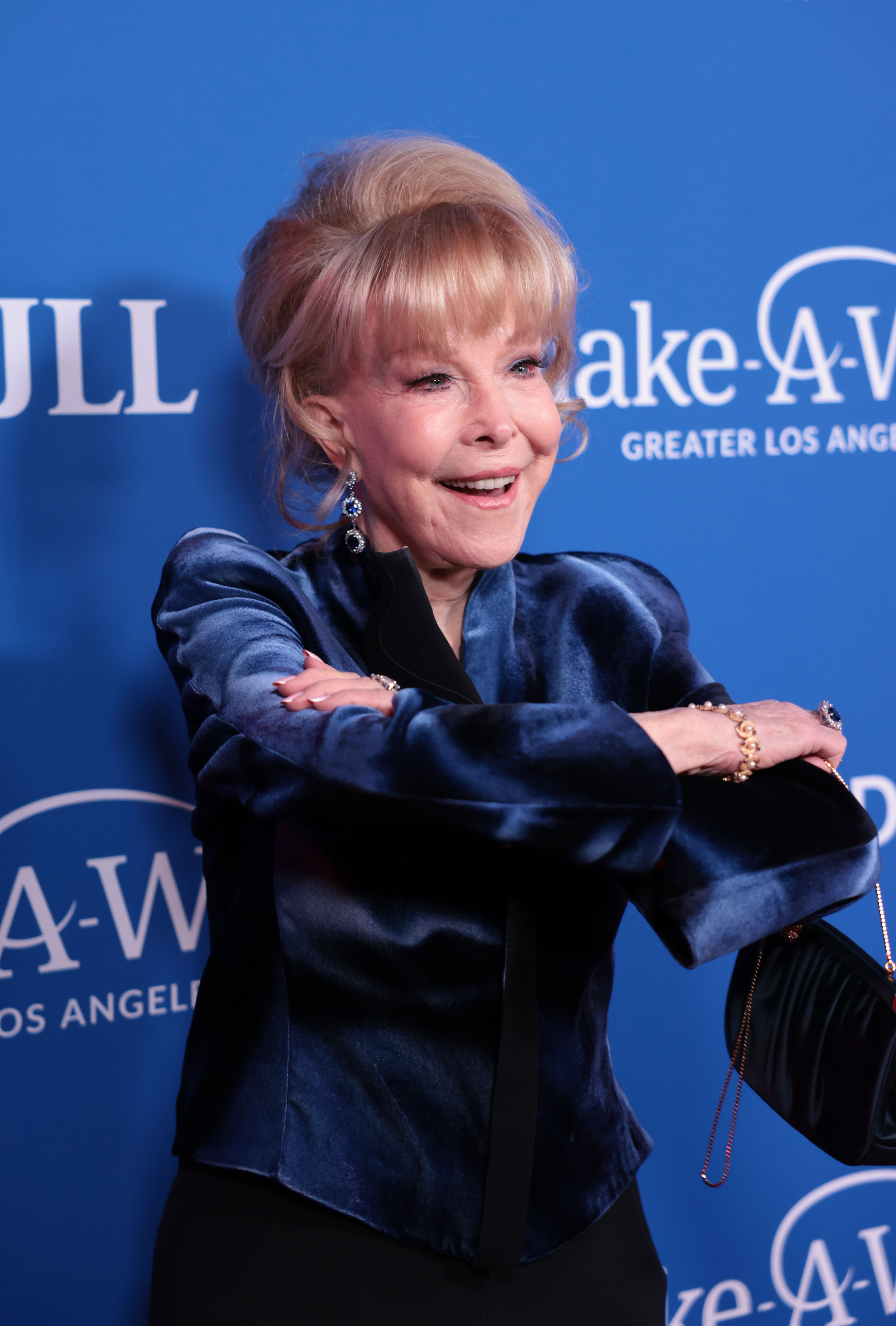 Barbara Eden poses for photographers while attending the Make-A-Wish Greater Los Angeles Wish Gala presented by Gibson Dunn at Paramount Studios in Hollywood on November 19, 2022. | Source: Getty Images