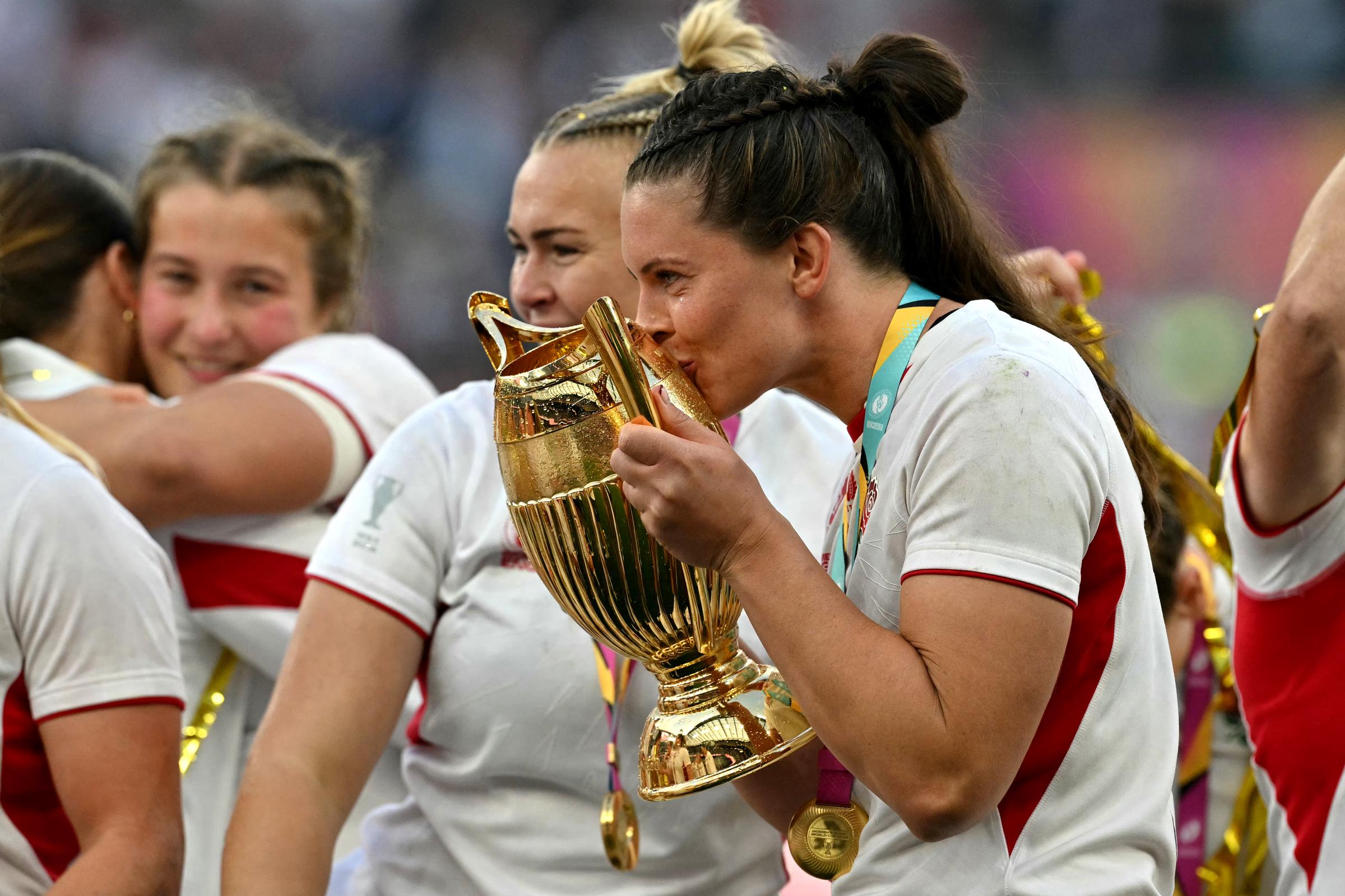 Abbie Ward, England's lock, kissing the championship trophy. | Source: Getty Images