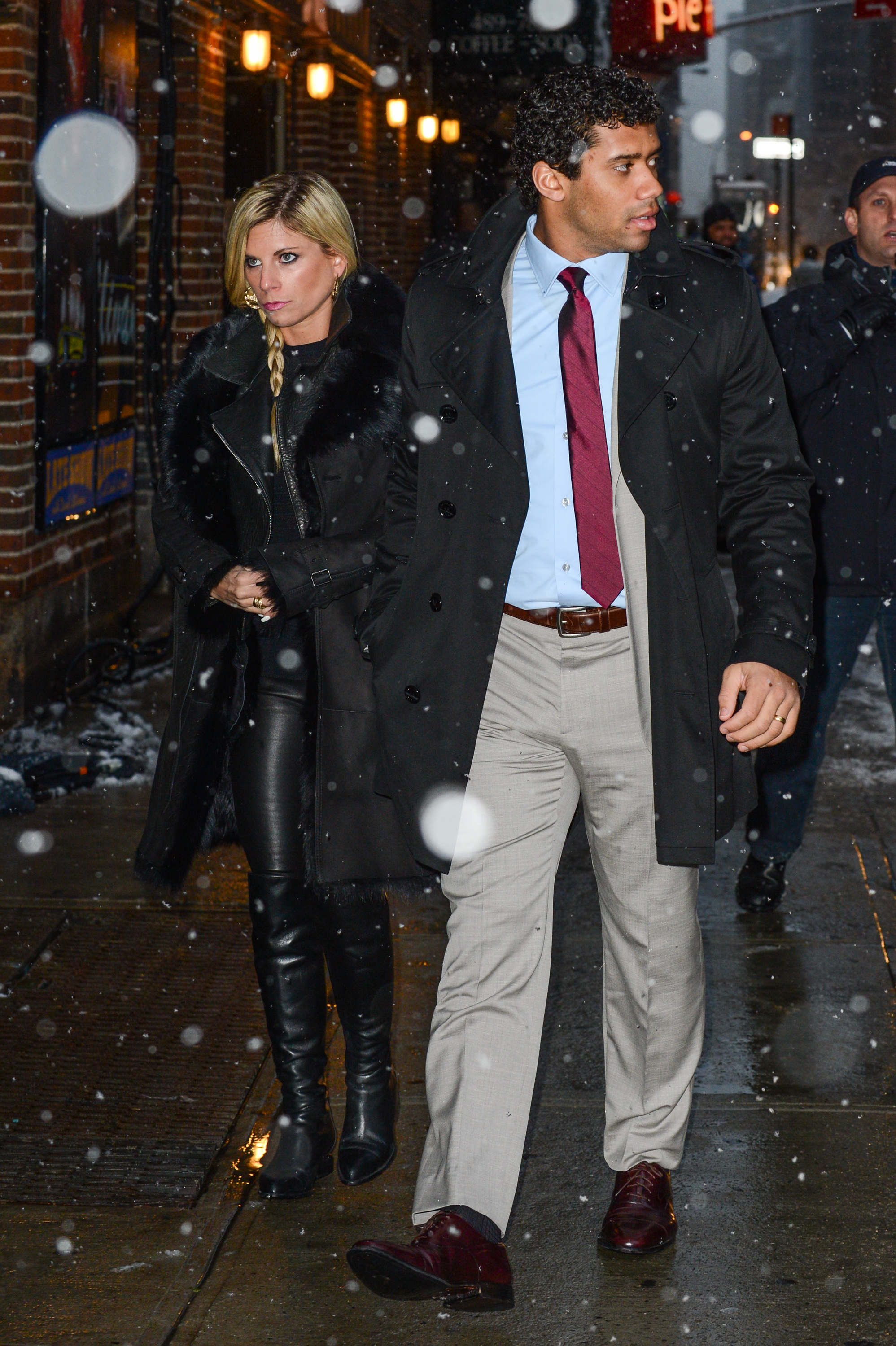 Russell Wilson and Ashton Meem enter the "Late Show With David Letterman" on February 3, 2014 in New York City | Source: Getty Images
