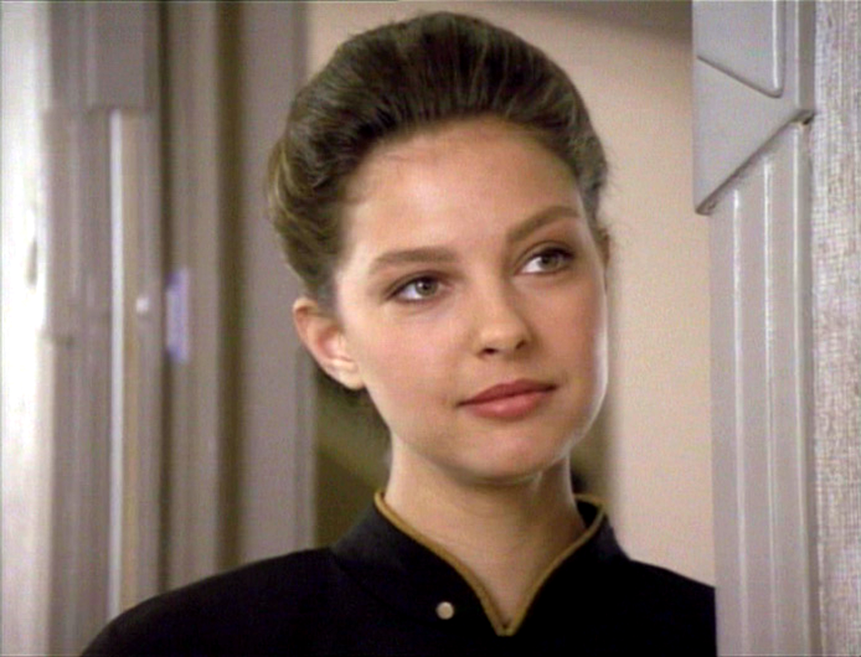 In 1991, Judd appeared as Ensign Robin Lefler in "Star Trek: The Next Generation," with her dark hair swept away from her face. This early television image provides a reference point for the changes in her appearance documented in later photographs.
