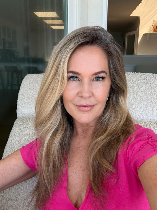 Murphy also shared a selfie in a bright pink top, with her long blonde hair styled in soft layers around her face. The image adds another recent comparison point with photos from her "Bewitched" years. | Source: Instagram/erinmurphybewitched