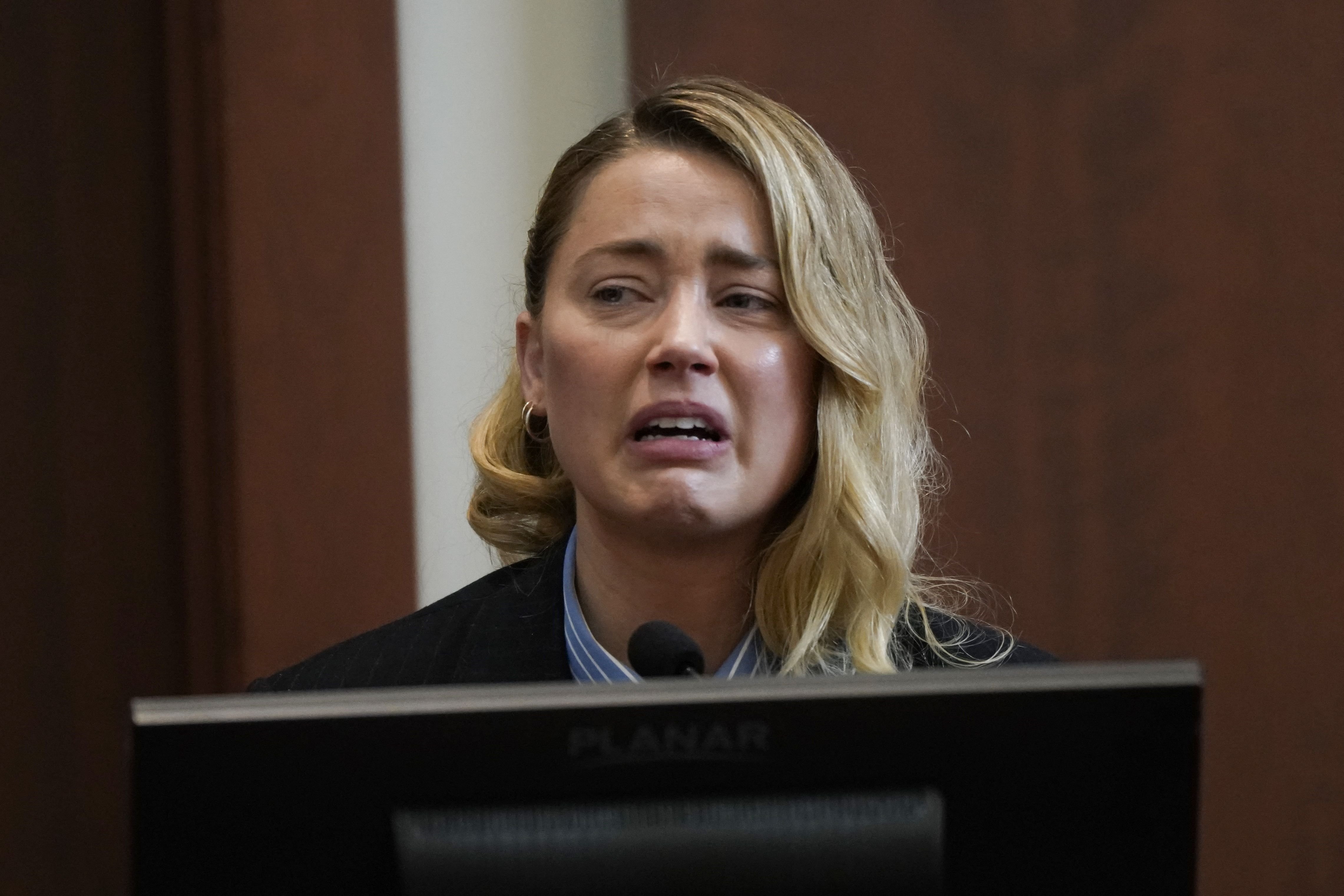 Amber Heard testifies at Fairfax County Circuit Court during a defamation case against Johnny Depp on May 4, 2022 | Source: Getty Images