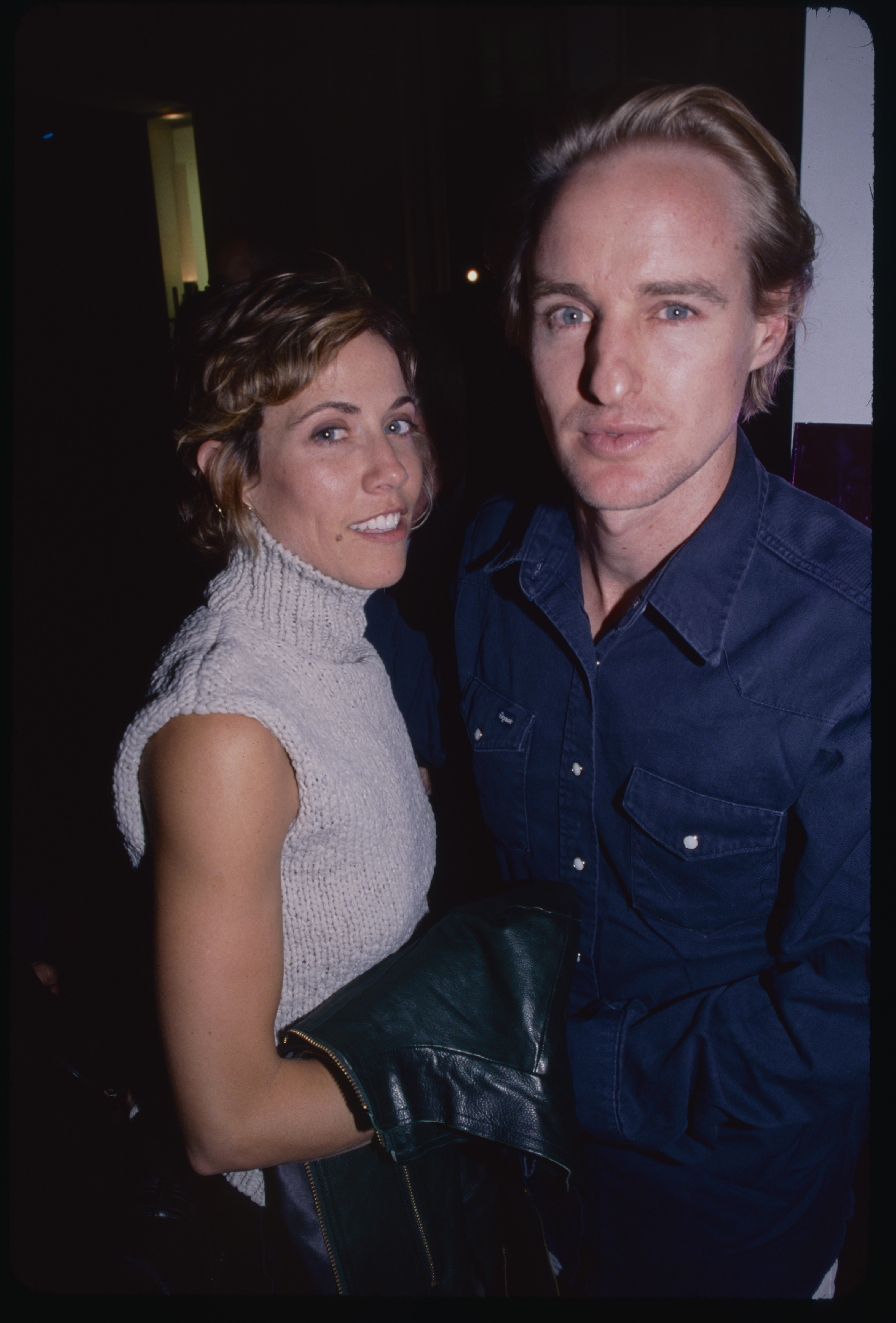 Sheryl Crow and Owen Wilson at Donna Karen Fashion Show on September 18, 1999 | Source: Getty Images