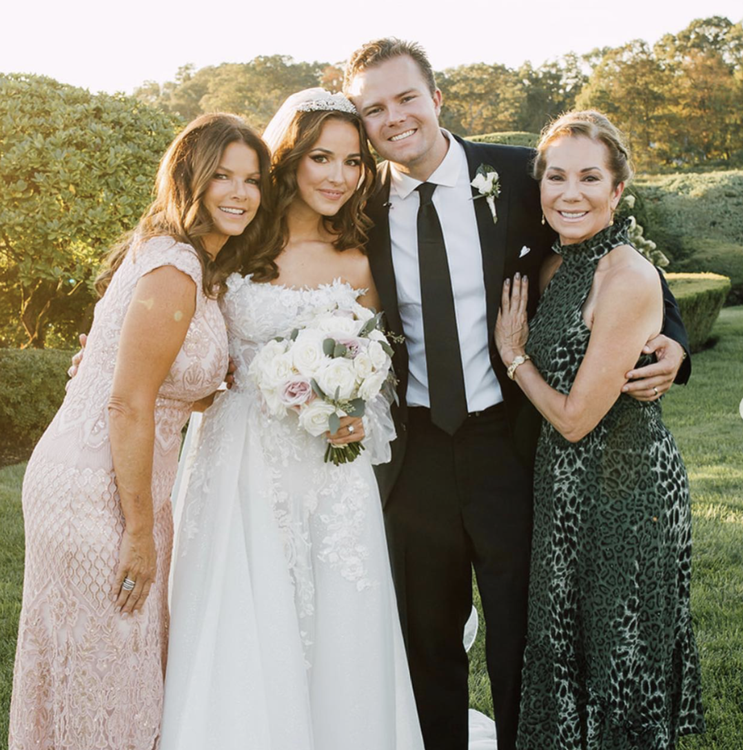 Cody Gifford and Erika Brown pose with their mothers on their wedding day in 2020. Kathie Lee proudly stands beside her son as the family celebrates at their beloved Connecticut estate. | Source: Instagram @kathielgifford.