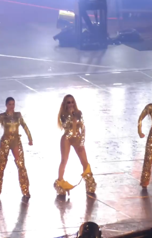 Beyonce's wardrobe malfunction during her London concert on June 5, 2025 | Source: TikTok/lauren_frida