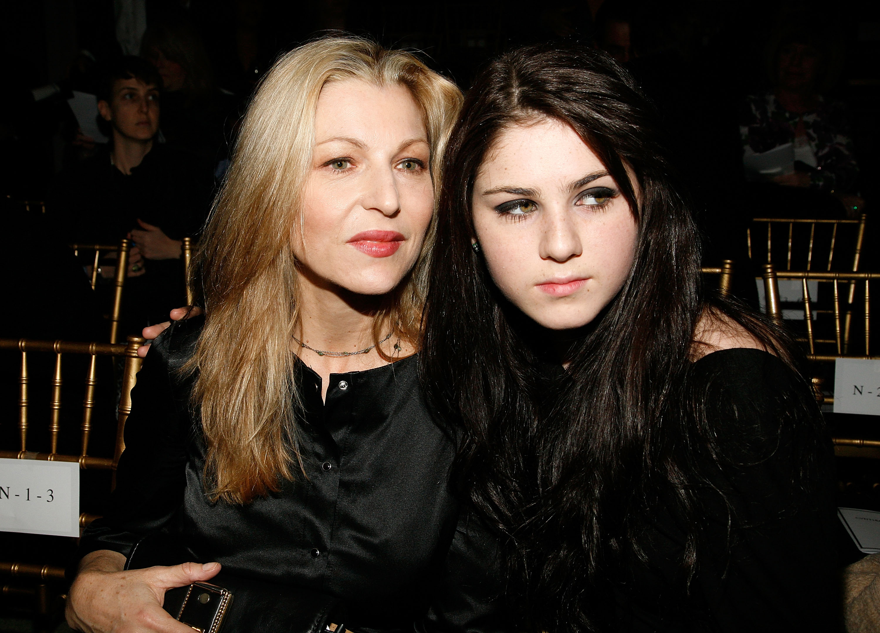 Emily and Tatum were photographed in the front row of Cynthia Rowley's Fall 2009 fashion show during New York Fashion Week. The designer presented the collection at a time when celebrity-filled front rows were becoming an increasingly prominent part of fashion coverage. | Source: Getty Images.