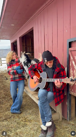Sedgwick initially embraced the rural life Bacon had created before they met. Their farm would eventually become a place where music, animals, and family life regularly overlapped. | Source: Instagram/kevinbacon