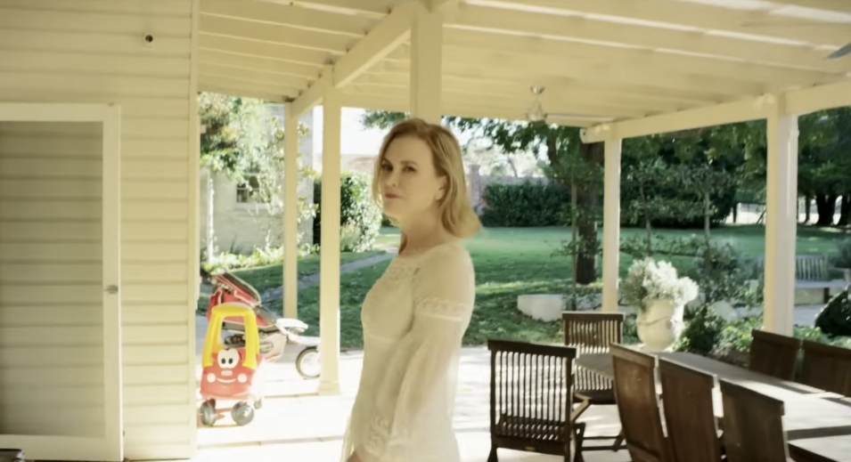 A spacious covered patio opens to a lush backyard, with child-sized play toys and outdoor dining furniture suggesting a home built for both gathering and play. From a video dated July 20, 2015. | Source: YouTube/Vogue