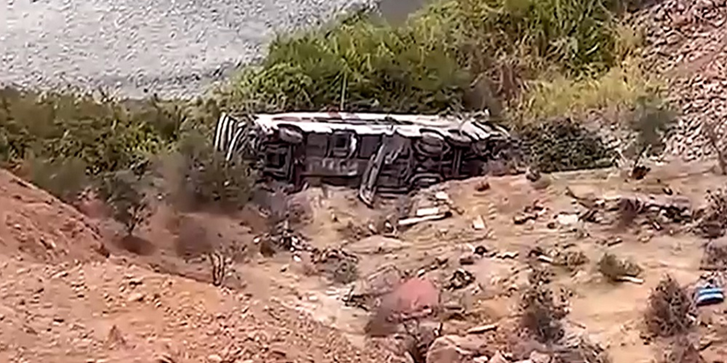 Damaged bus on the bank of the Ocoña river in Peru | Source: Youtube/SABCNews