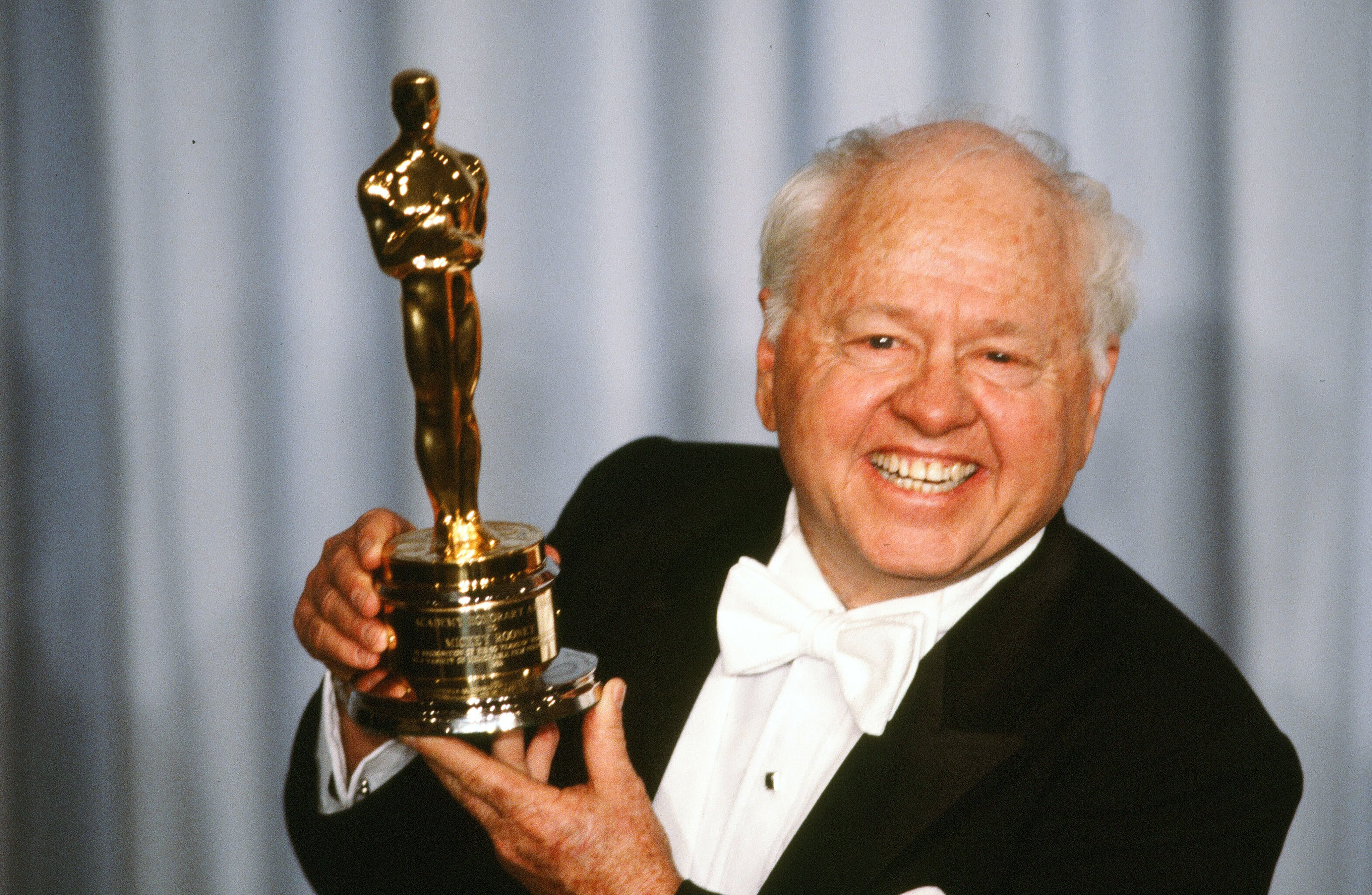 Mickey Rooney poses backstage after receiving the Honorary Academy Award during the 55th Academy Awards at Dorothy Chandler Pavilion in Los Angeles, California, on April 11, 1983. | Source: Getty Images