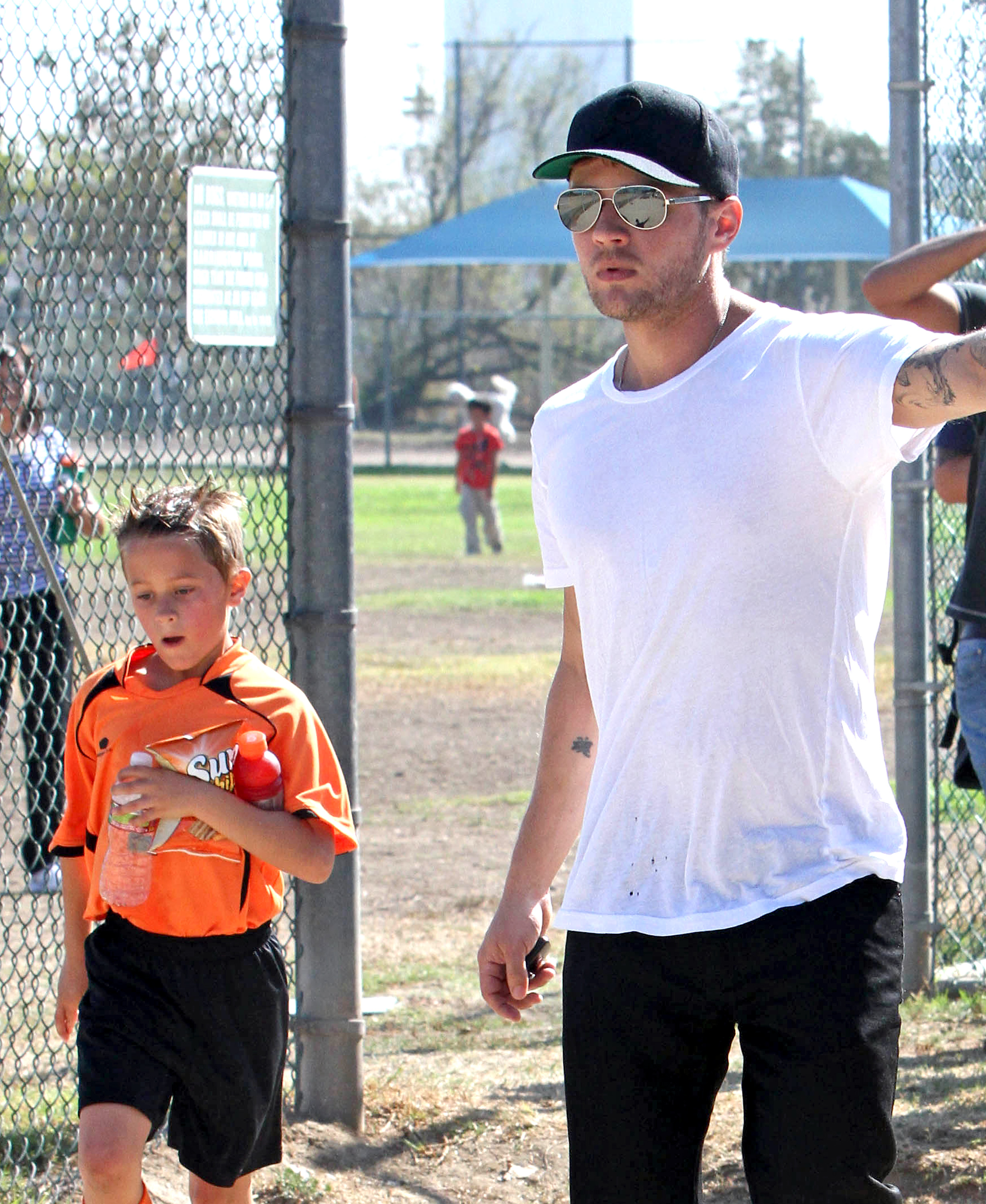 Deacon shared a casual father-son moment with Ryan during an outing in Brentwood. Walking side by side, the pair offered a candid glimpse of their time together away from red carpets and Hollywood events.